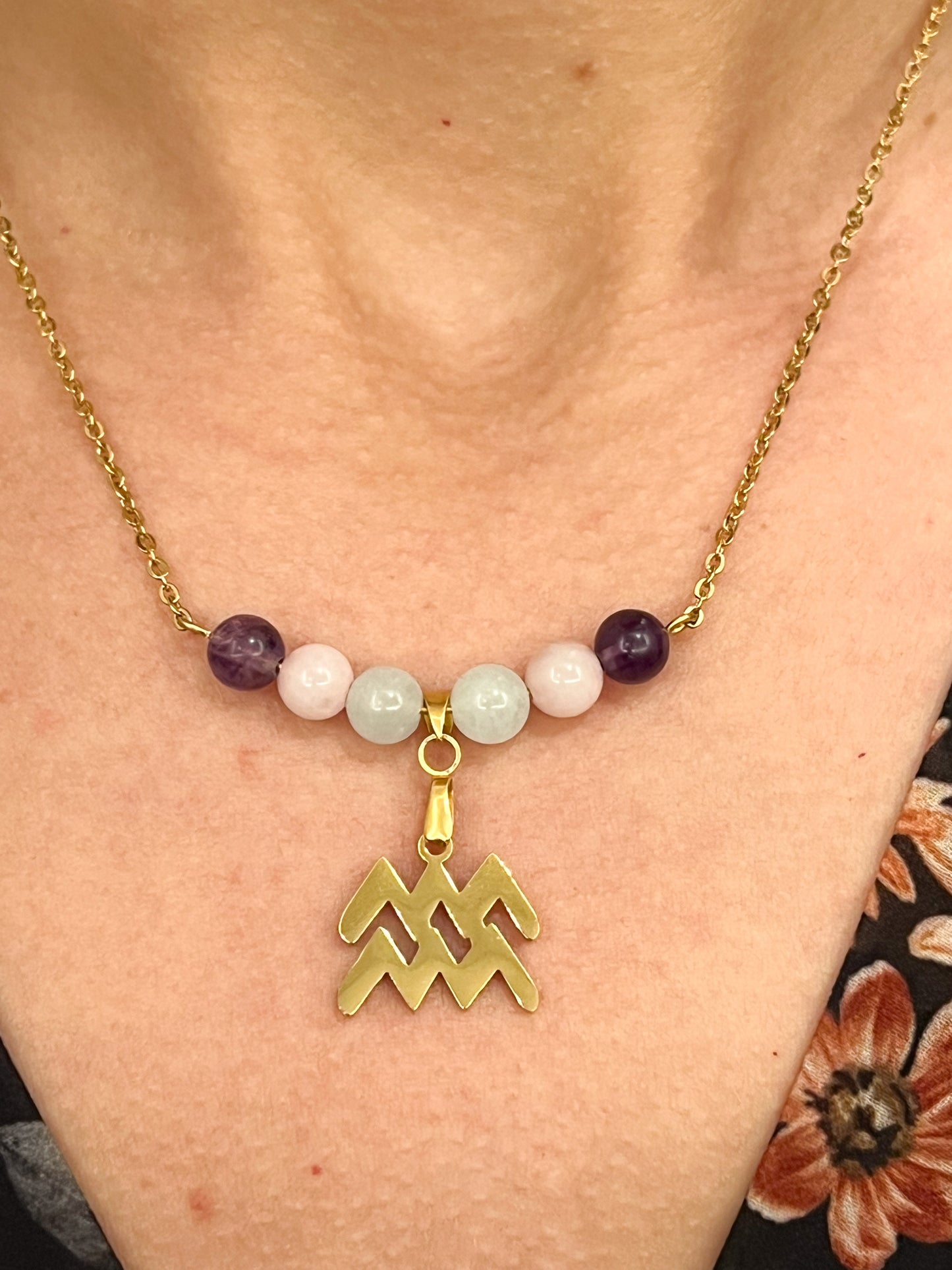 Collier Zodiaque Verseau en Acier Doré avec Pierres Naturelles Authentiques