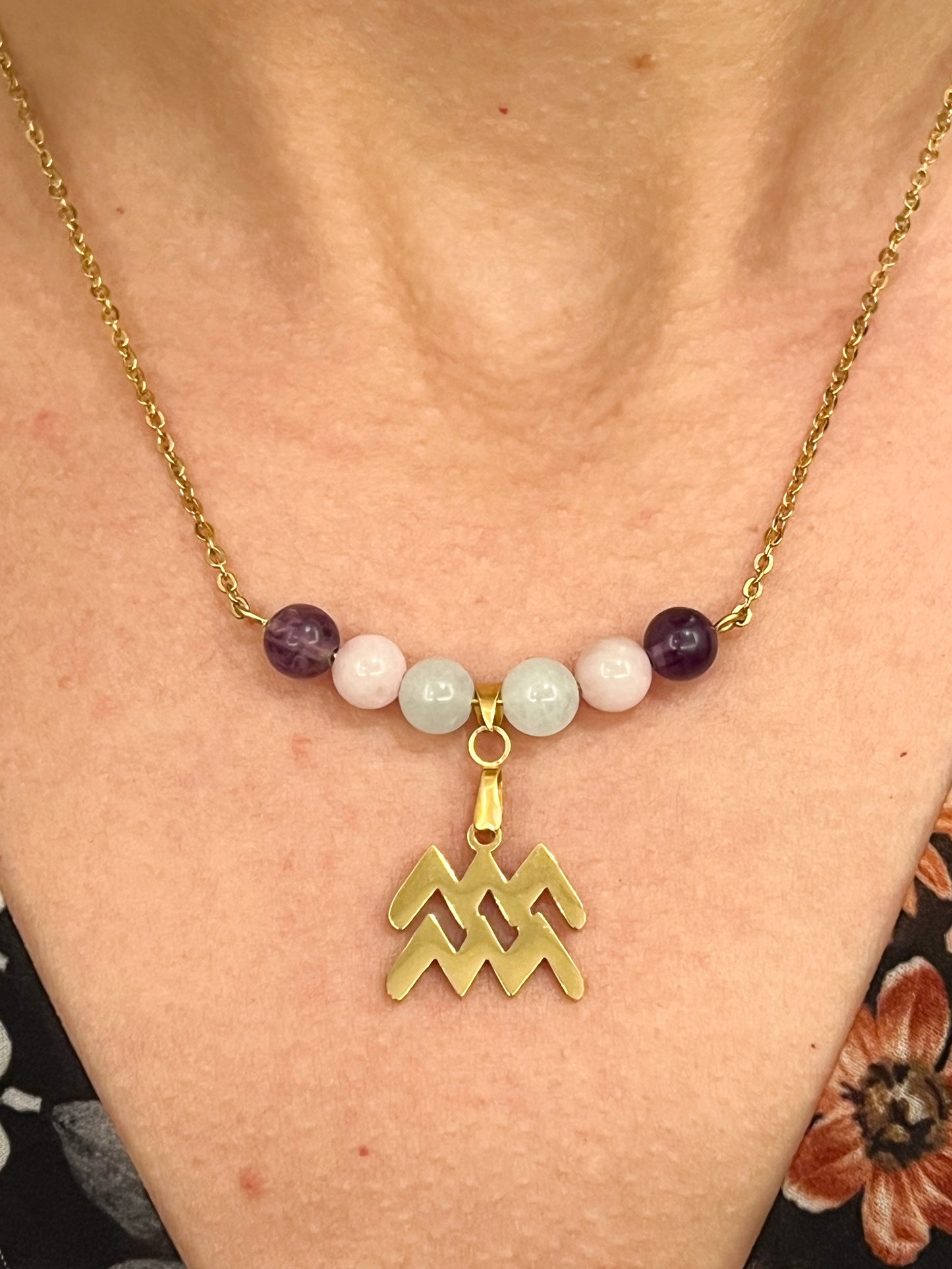 Collier Zodiaque Verseau en Acier Doré avec Pierres Naturelles Authentiques