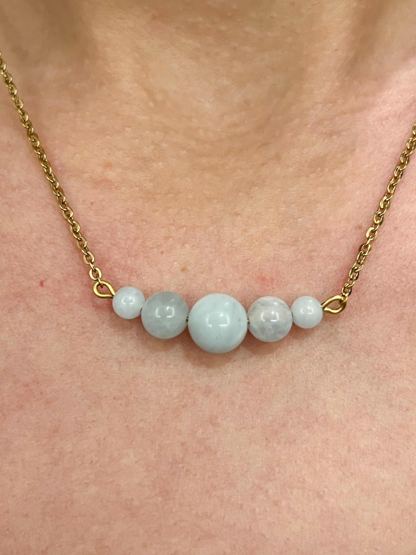 Collier Aigue-Marine et Acier Inoxydable Doré – Élégance et Sérénité