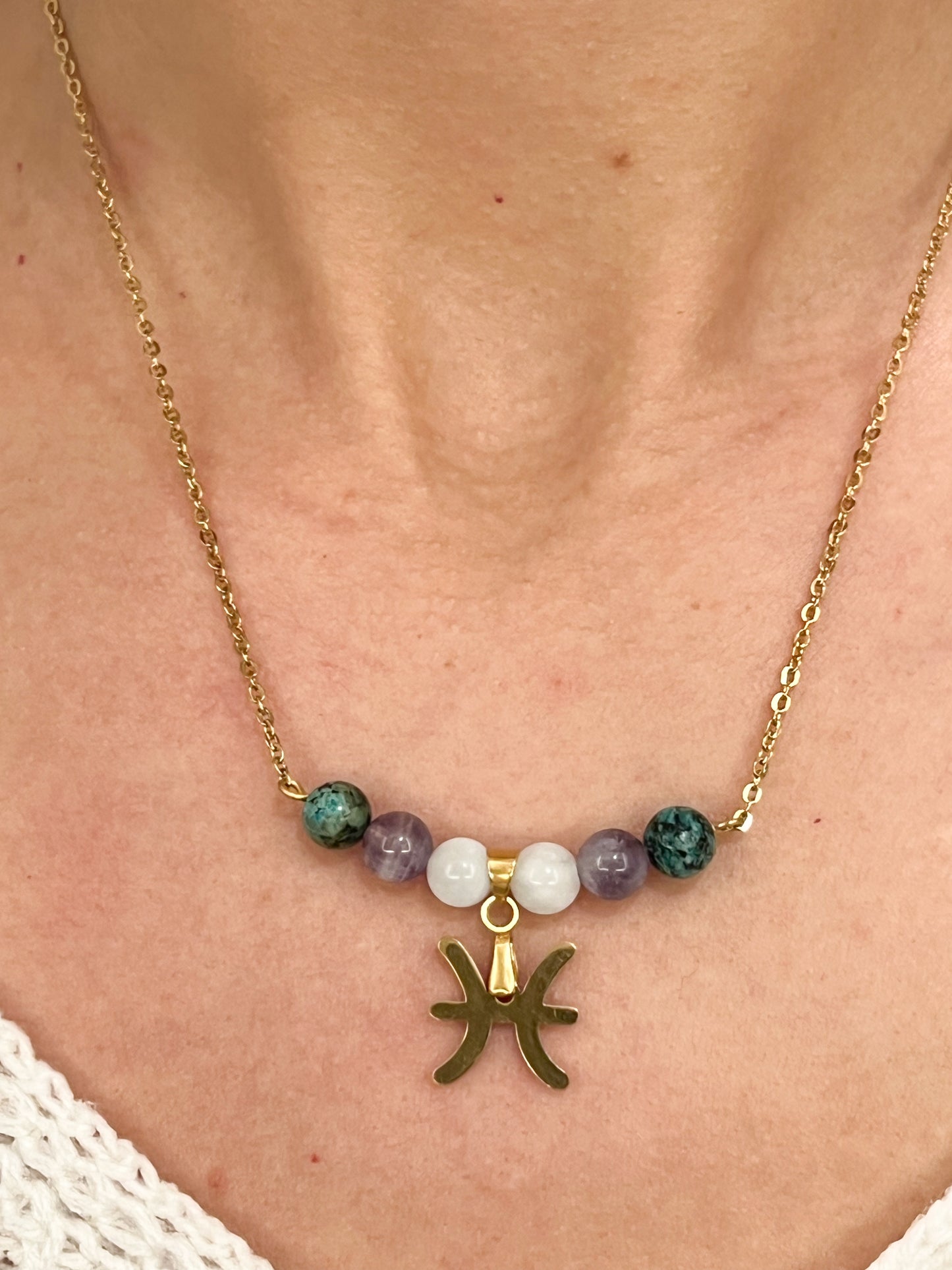 Collier Poisson en Acier Inoxydable Doré – Harmonie et Bienfaits des Pierres