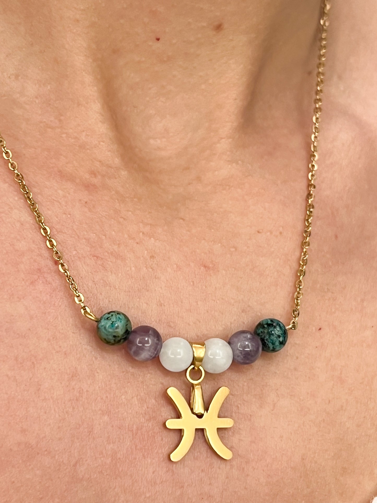 Collier Poisson en Acier Inoxydable Doré – Harmonie et Bienfaits des Pierres
