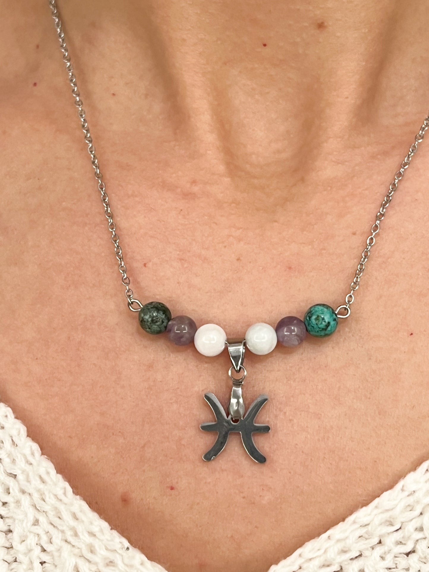 Collier Poisson en Aigue-Marine, Améthyste & Turquoise – Harmonie et Élégance