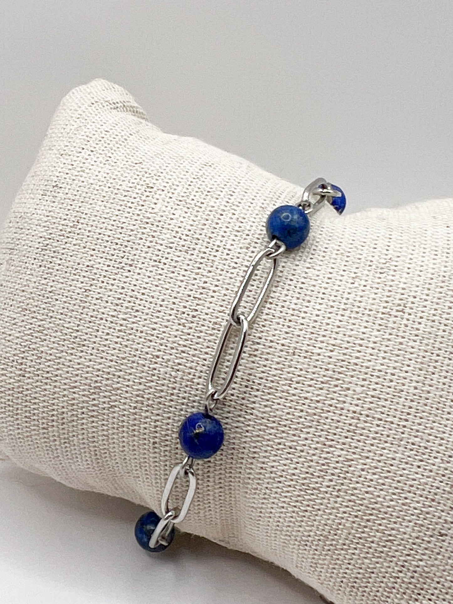 Bracelet en Lapis-Lazuli et Acier Inoxydable Argenté – Élégance et Énergie