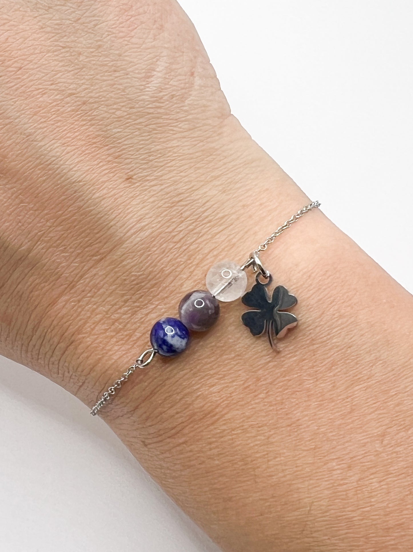 💆♀️💖 Bracelet Apaisant & Porte-Bonheur – Trèfle et Pierres Naturelles pour un Esprit Léger