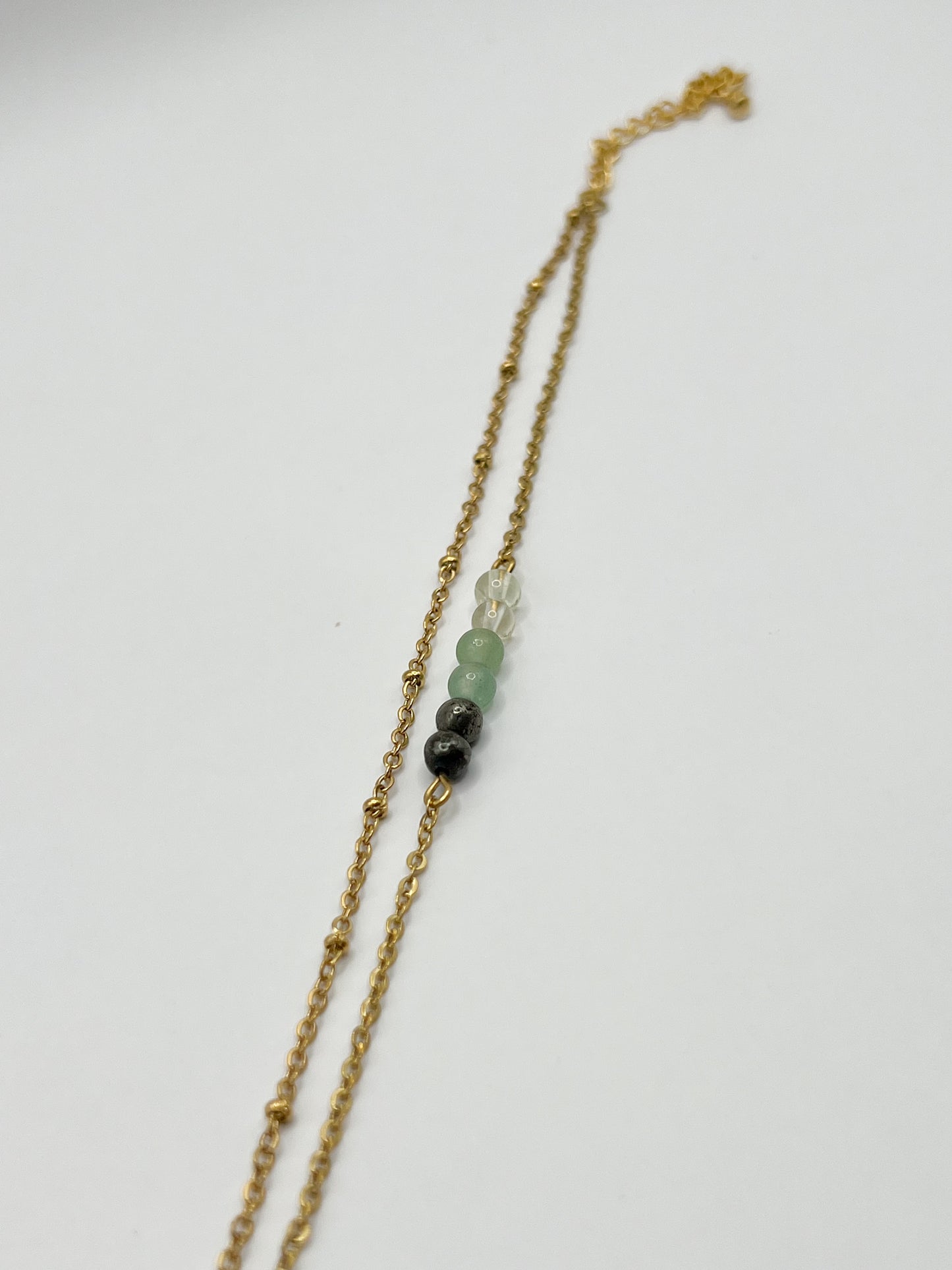 Bracelet Porte-Bonheur Double Rang en Acier Inoxydable Doré – Élégance et Chance