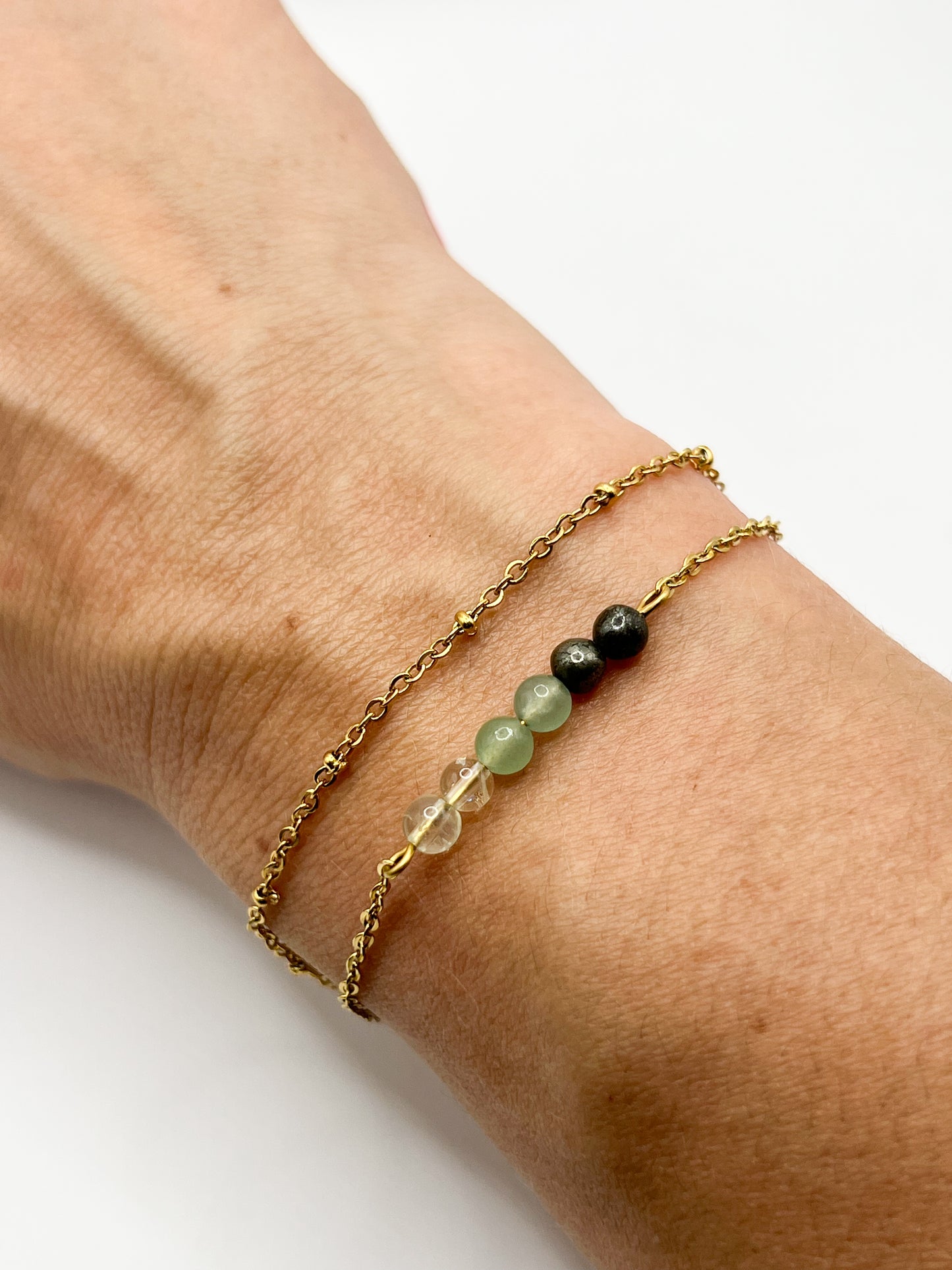 Bracelet Porte-Bonheur Double Rang en Acier Inoxydable Doré – Élégance et Chance
