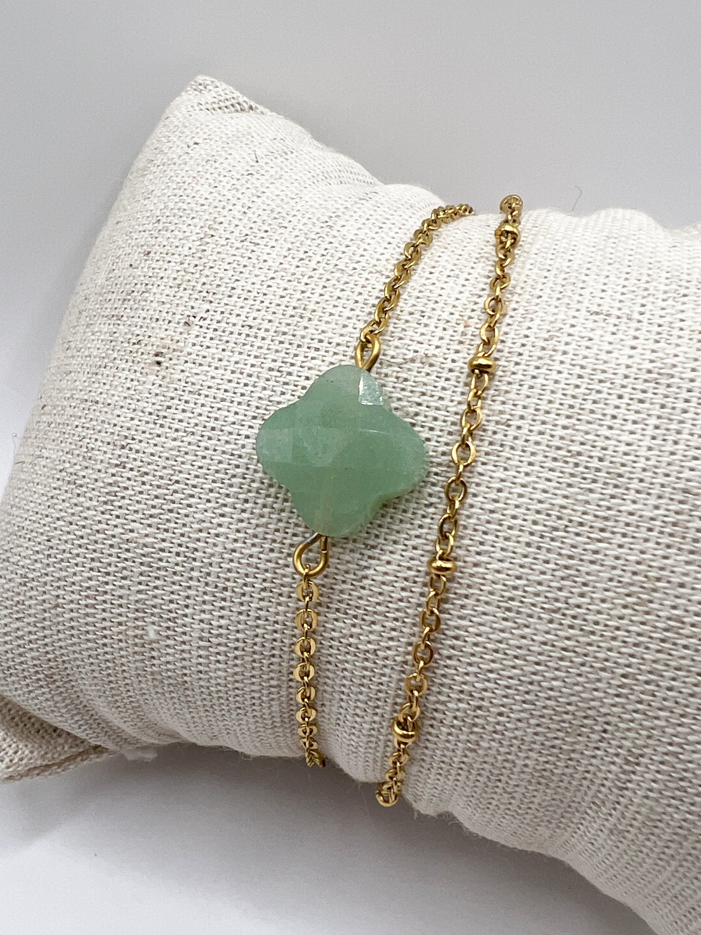 Bracelet Aventurine Verte & Trèfle – Symbole de Prospérité en Acier Doré
