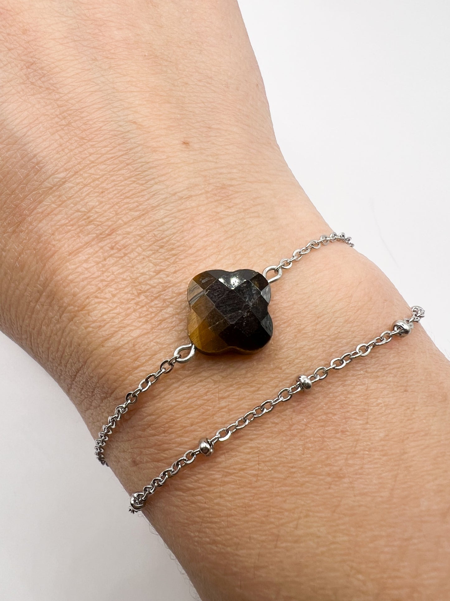 Bracelet Œil de Tigre & Trèfle en Acier Inoxydable Argenté – Protection & Chance