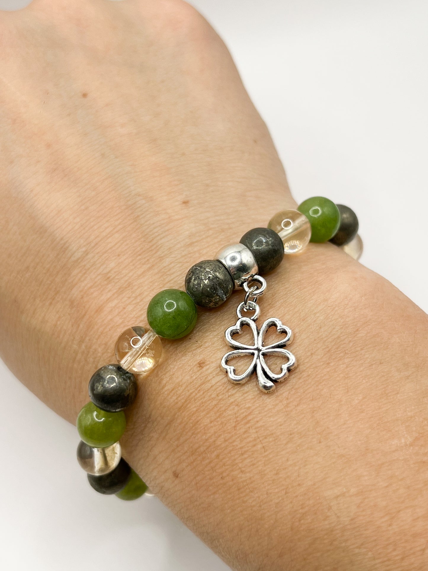 Bracelet Porte-Bonheur en Lithothérapie – Bienfaits et Énergie Positive au Poignet