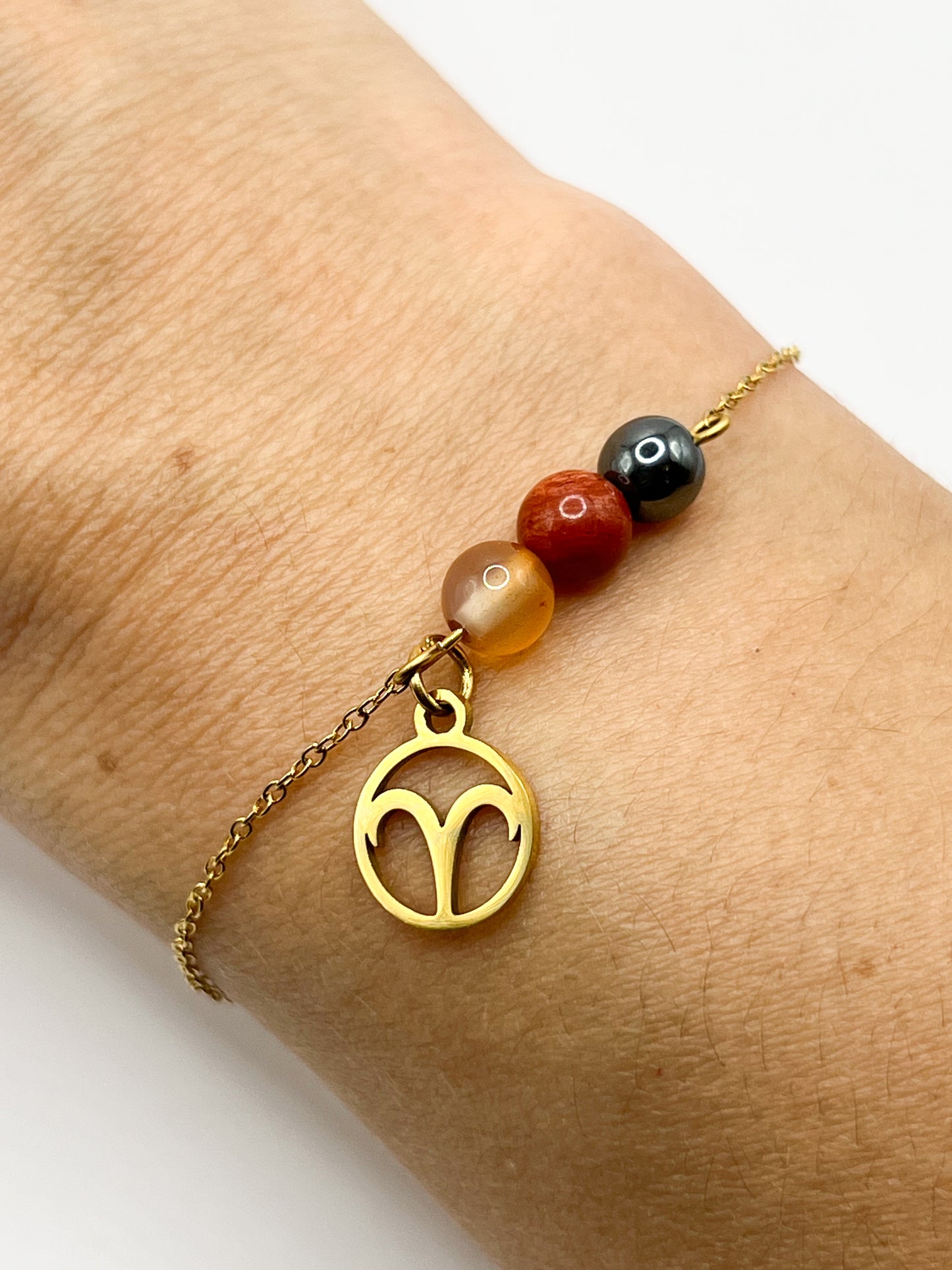 Bracelet Bélier en Acier Inoxydable Doré: Énergie et Élégance avec Cornaline et Hématite