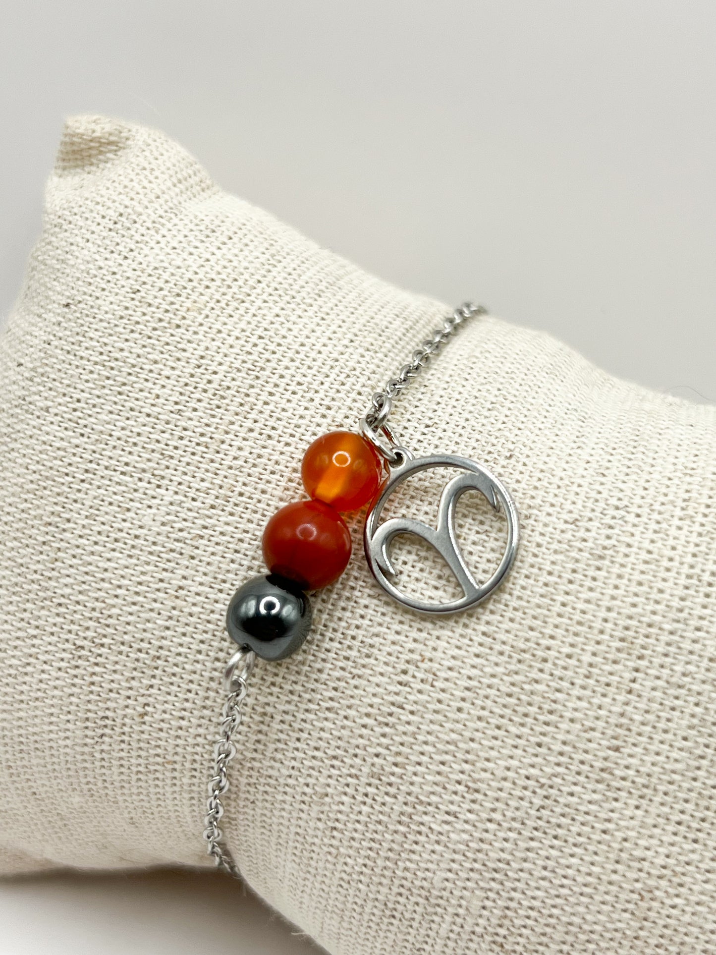 Bracelet Bélier en Acier Inoxydable: Équilibrez votre énergie avec Cornaline, Jaspe Rouge et Hématite!
