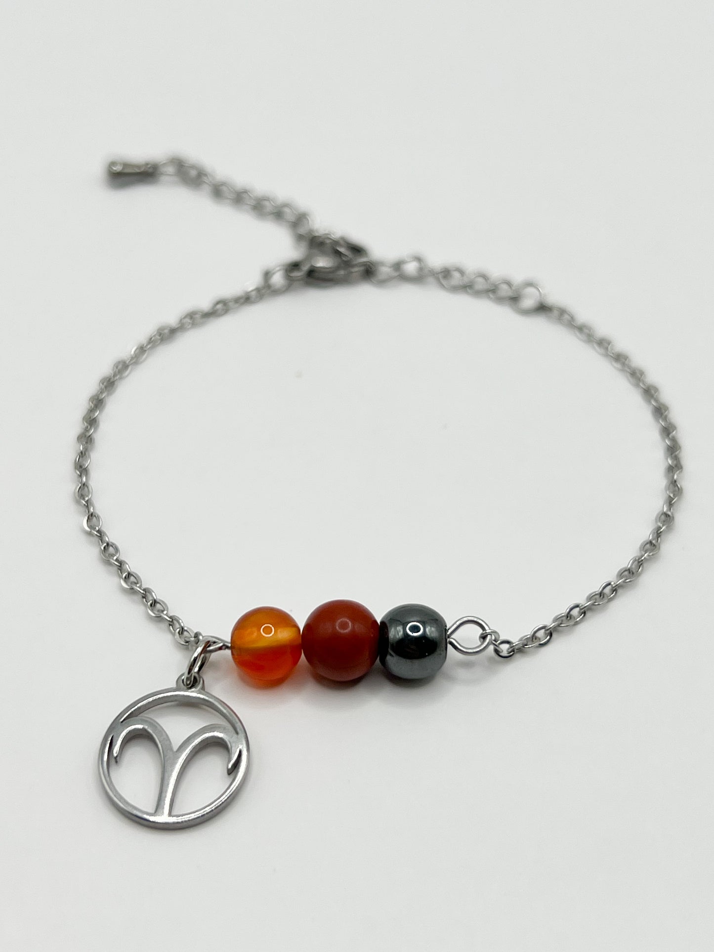 Bracelet Bélier en Acier Inoxydable: Équilibrez votre énergie avec Cornaline, Jaspe Rouge et Hématite!