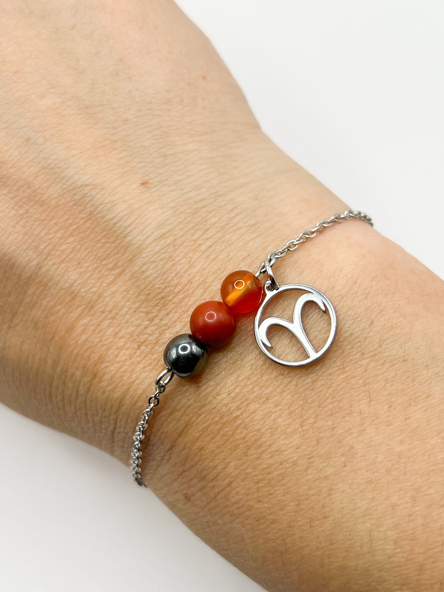 Bracelet Bélier en Acier Inoxydable: Équilibrez votre énergie avec Cornaline, Jaspe Rouge et Hématite!