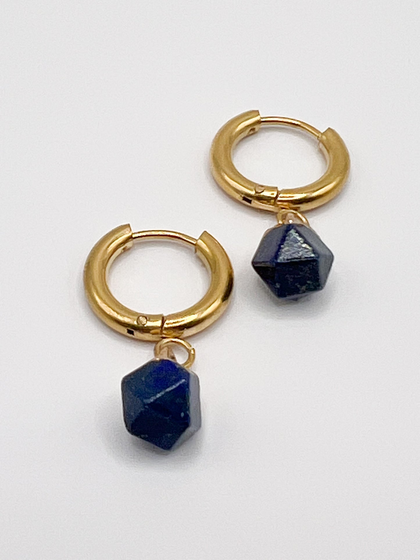 Mini Créoles Lapis Lazuli en Acier Inoxydable Doré – Élégance & Énergie