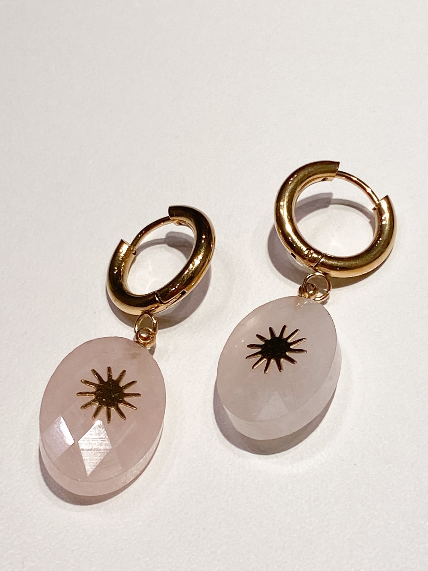 Boucles d'Oreilles Étoilées en Quartz Rose: Élégance Naturelle en Acier Inoxydable