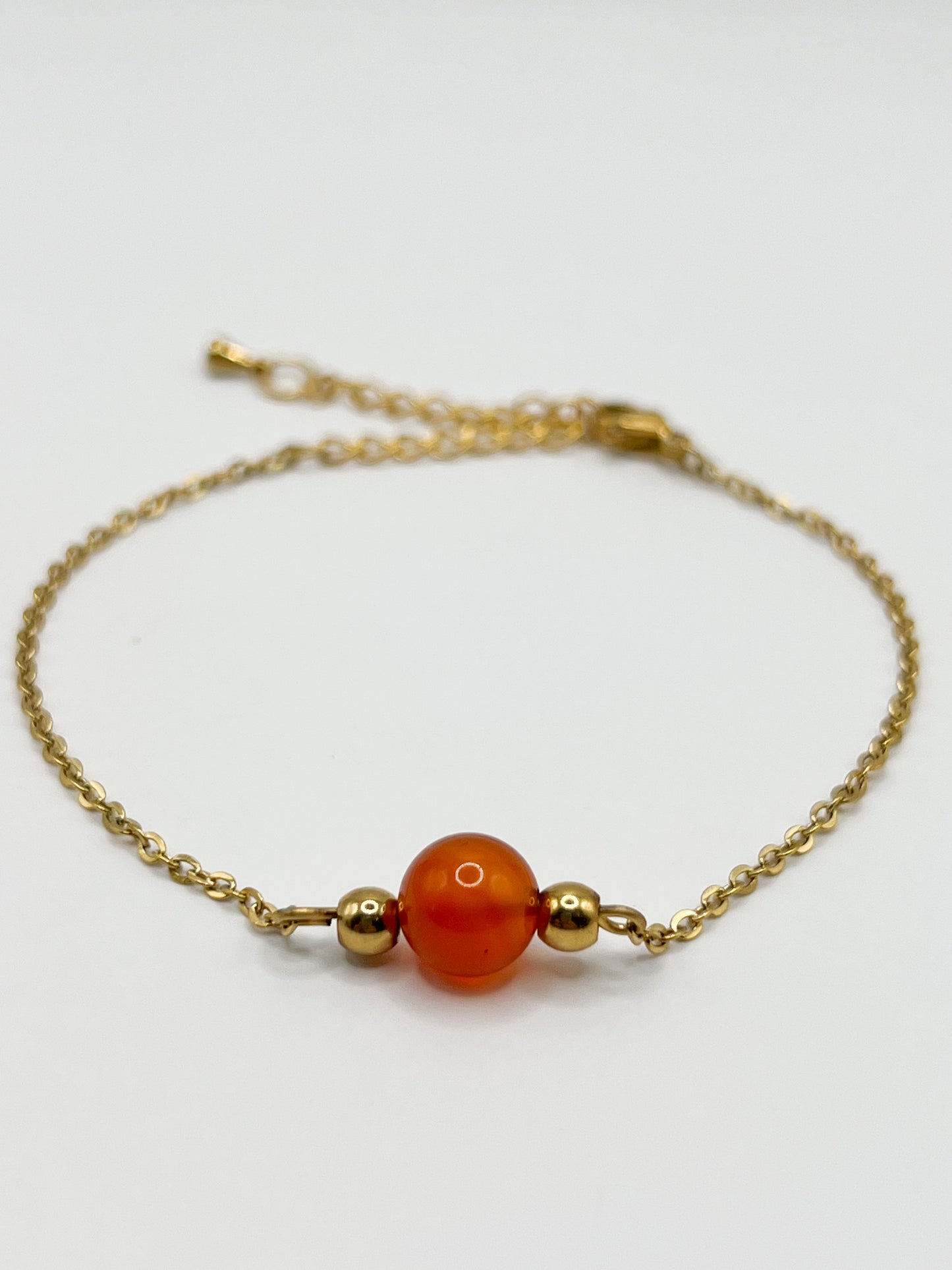 Bracelet cornaline et acier doré – Élégance solaire et énergie positive