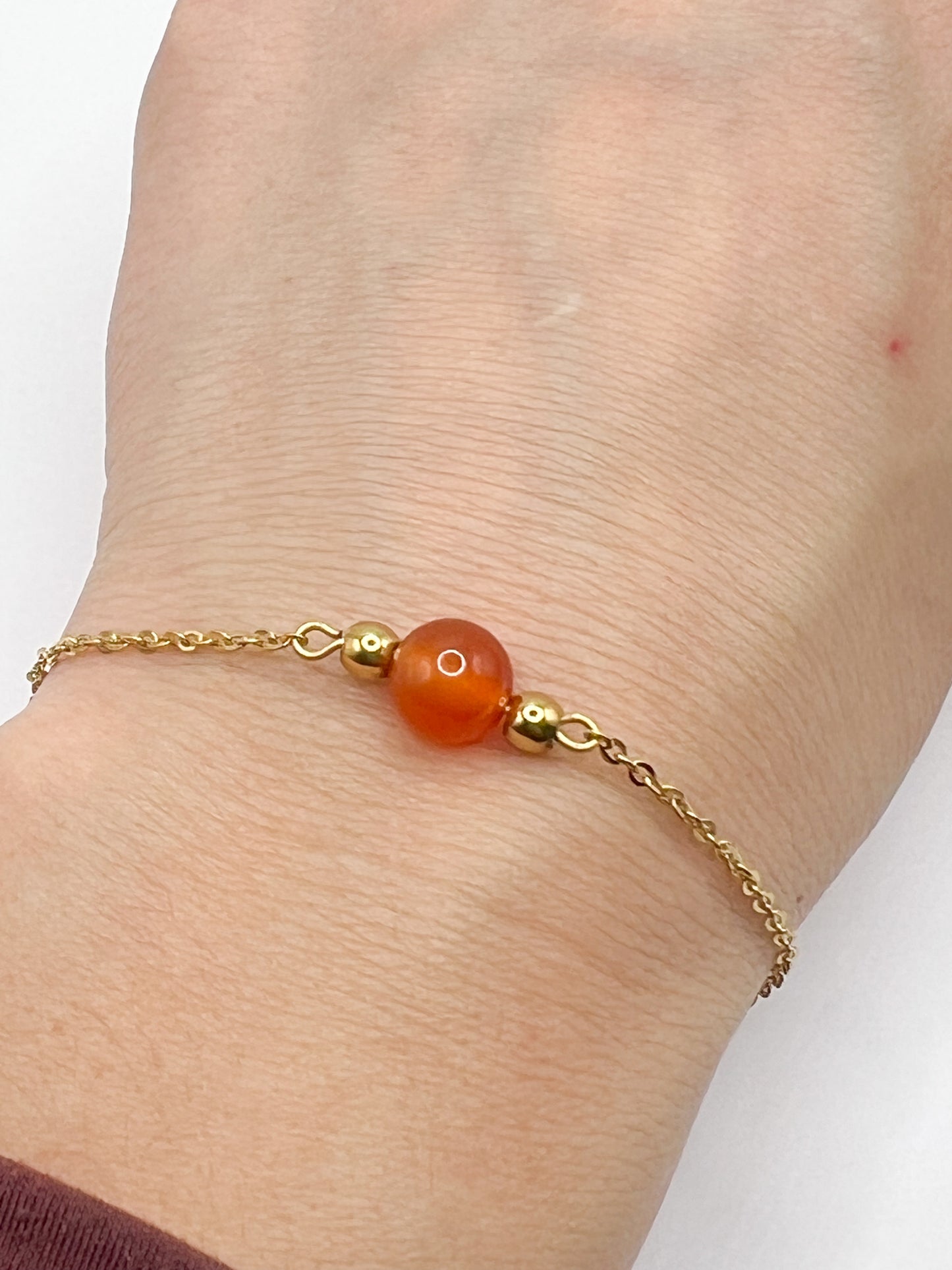 Bracelet cornaline et acier doré – Élégance solaire et énergie positive