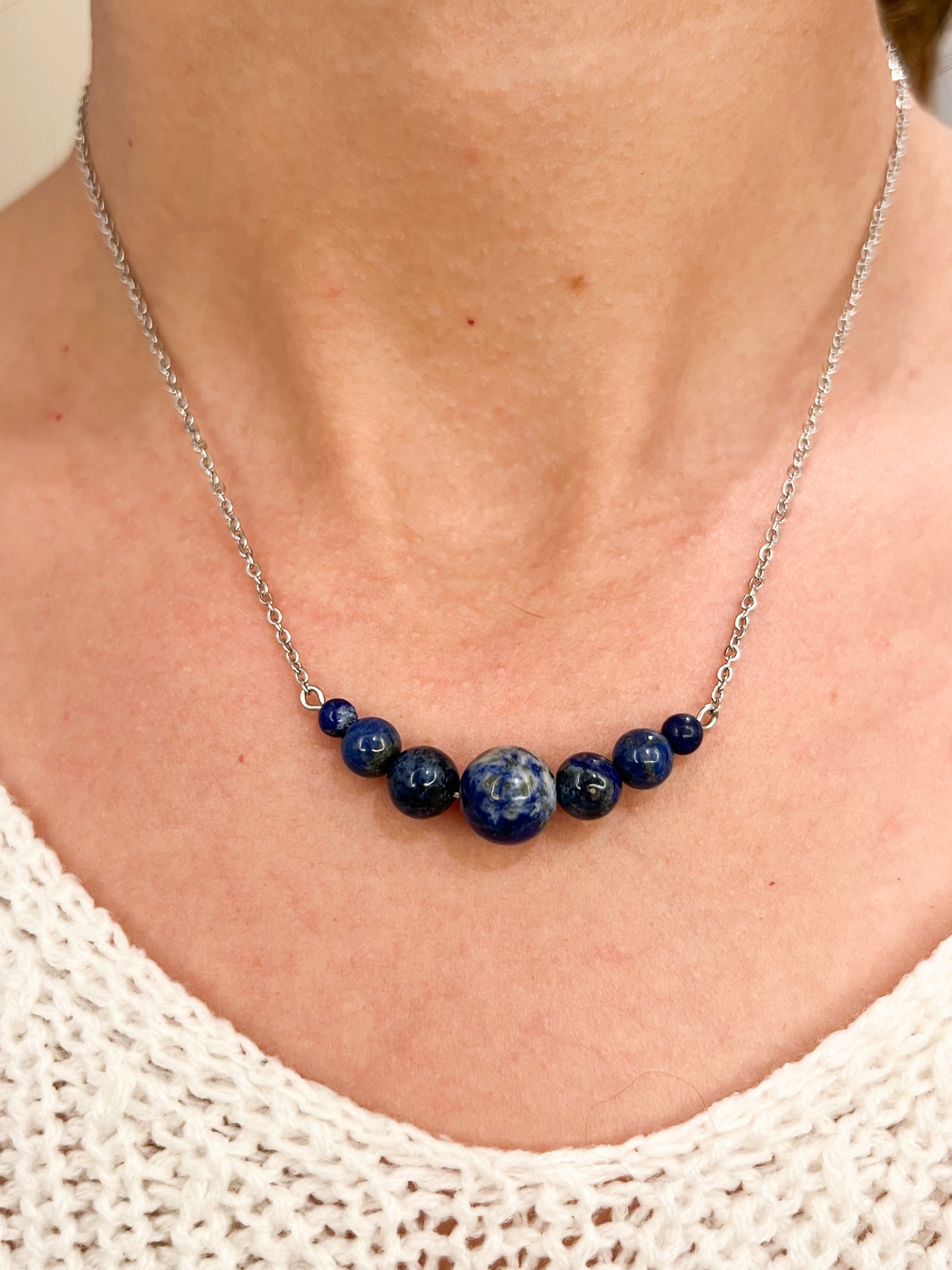 Collier lapis lazuli et acier argenté – Élégance minérale et force intérieure