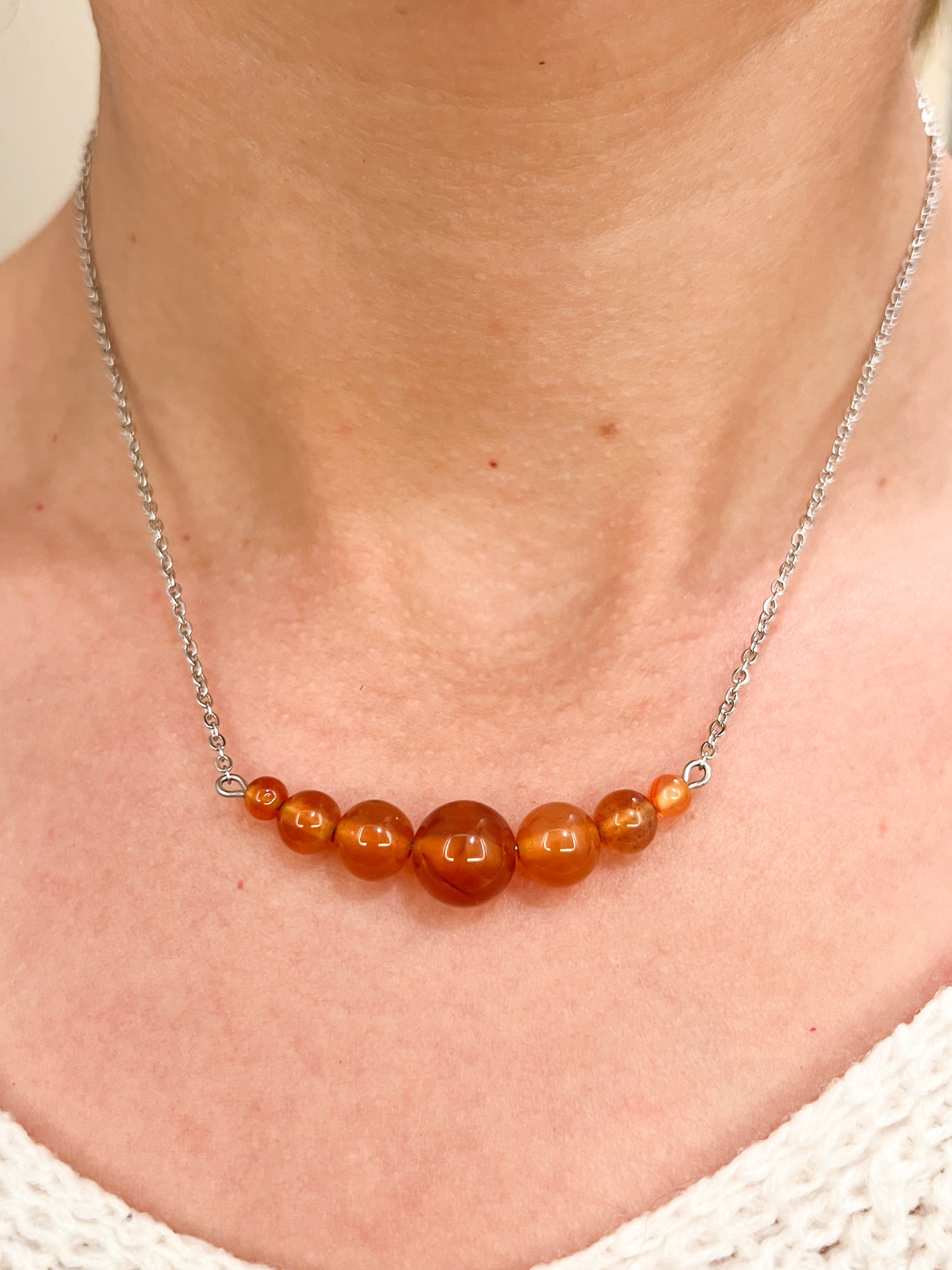 Collier cornaline et acier argenté – Vitalité, élégance et énergie positive