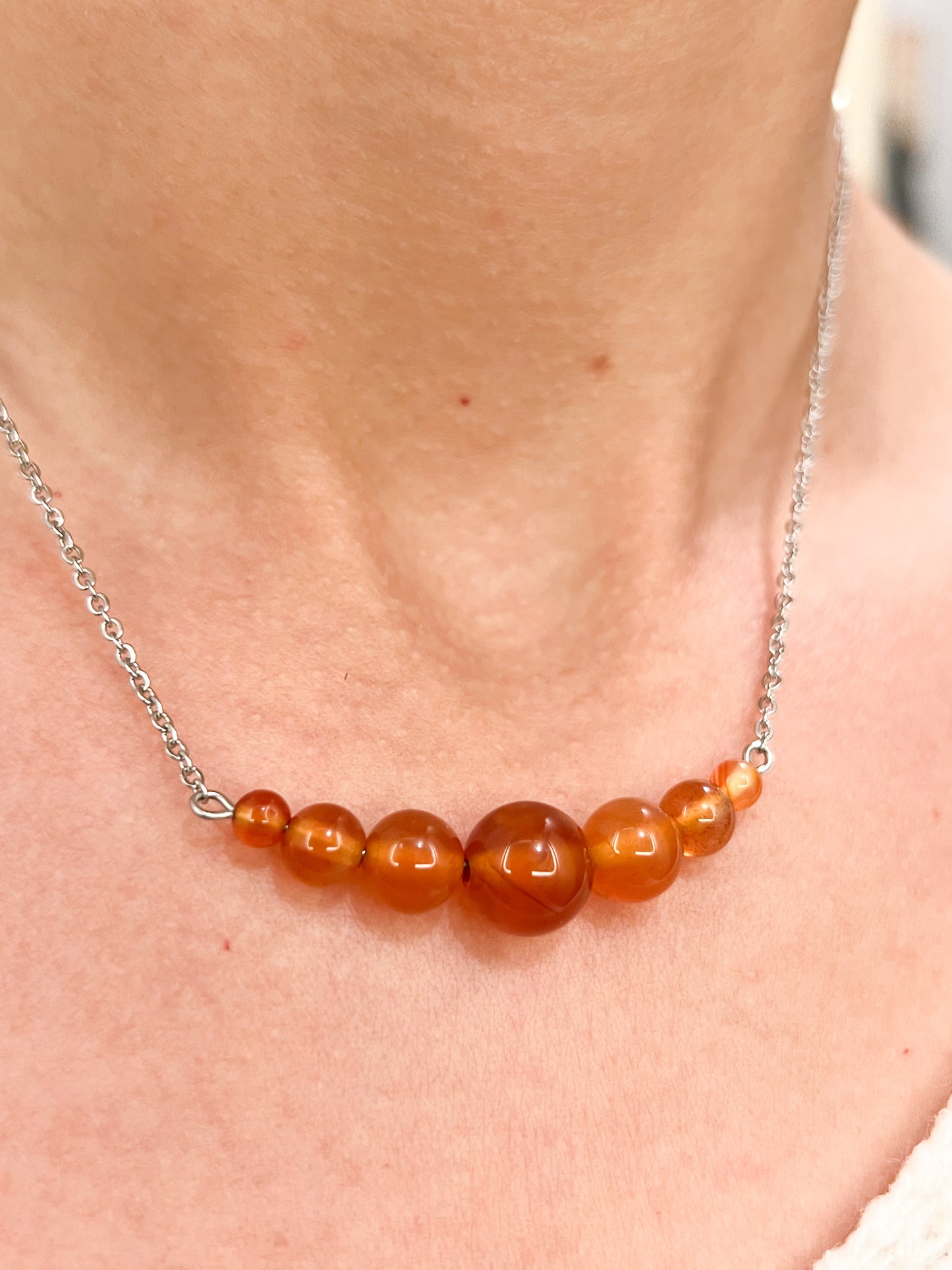 Collier cornaline et acier argenté – Vitalité, élégance et énergie positive