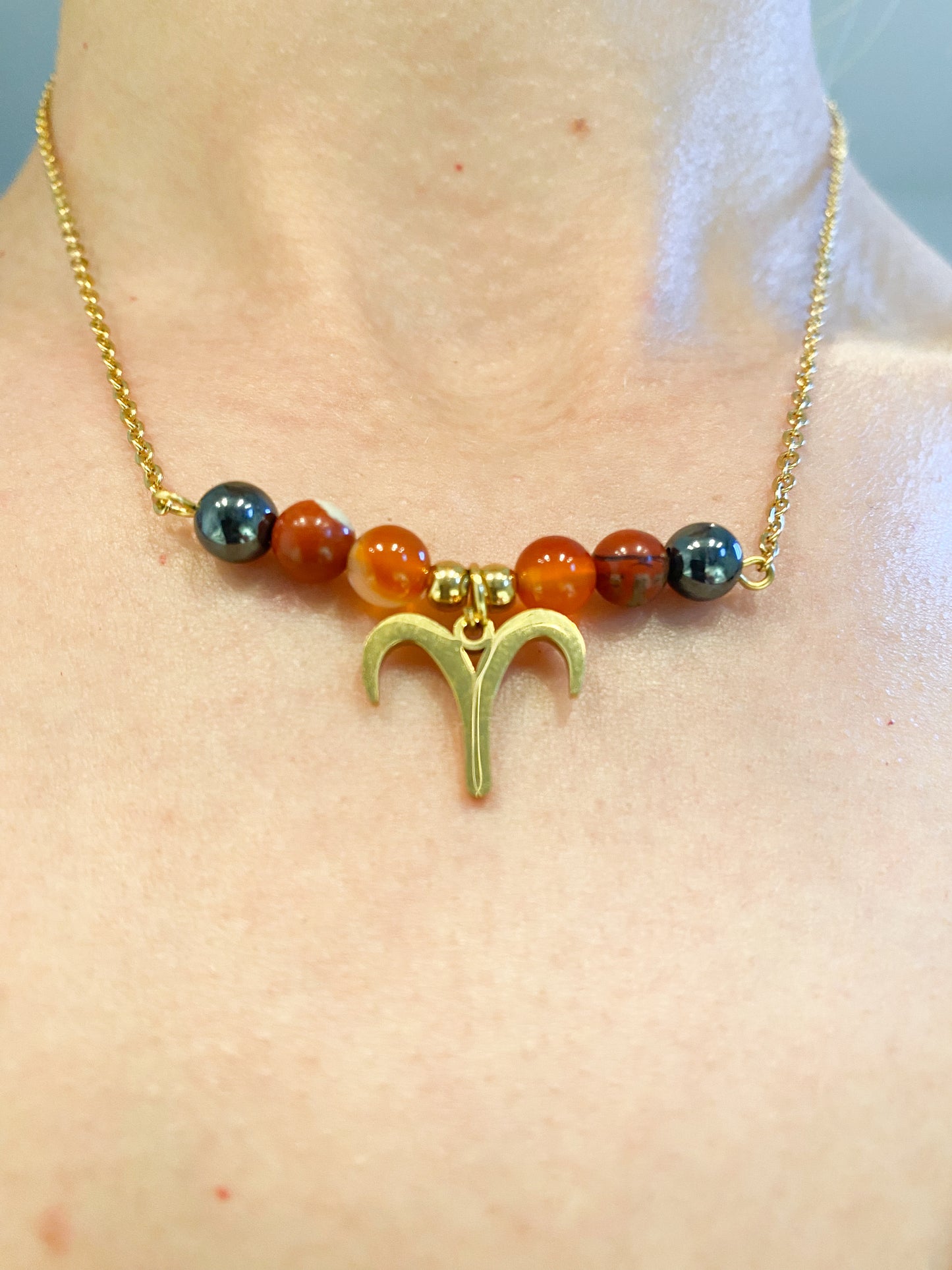 Collier Bélier en Acier Inoxydable Doré: Équilibrez votre énergie avec Cornaline, Jaspe Rouge et Hématite!
