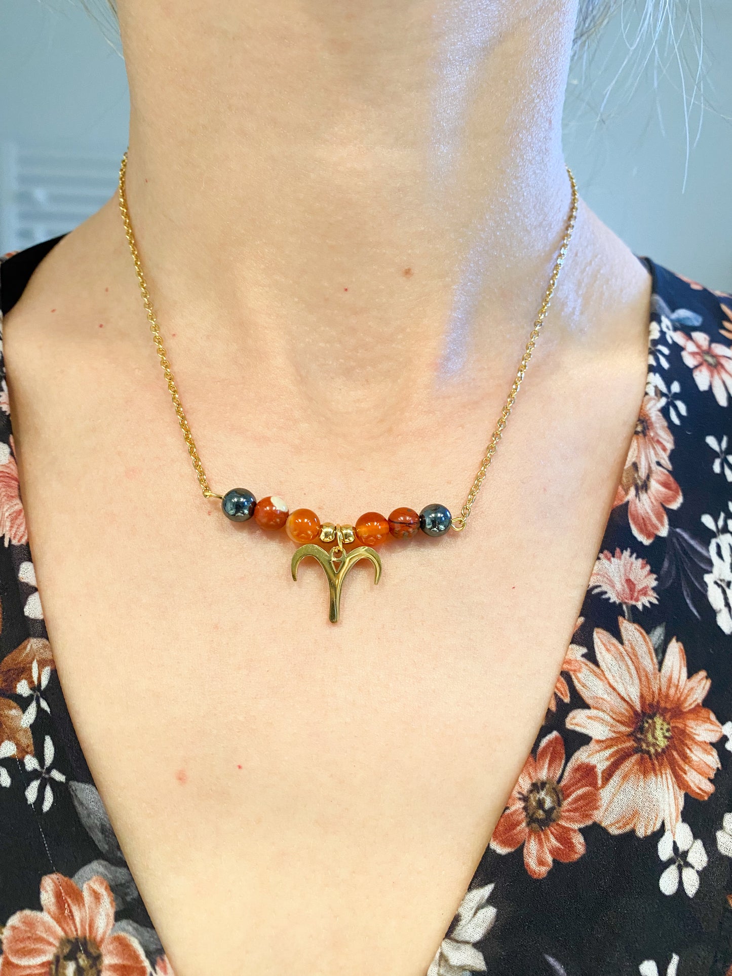 Collier Bélier en Acier Inoxydable Doré: Équilibrez votre énergie avec Cornaline, Jaspe Rouge et Hématite!