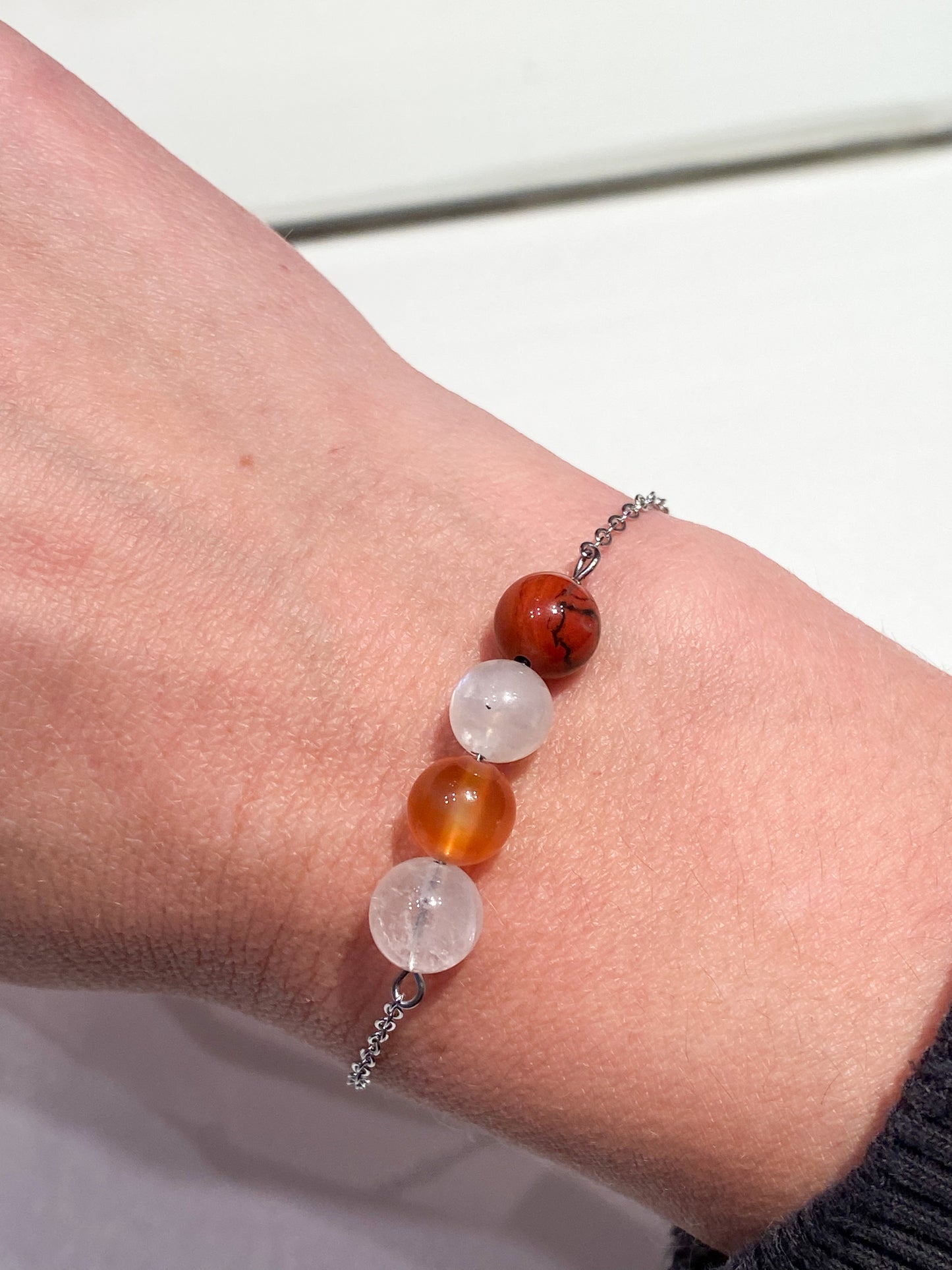 Bracelet Fertilité: Acier Inoxydable Argenté avec Pierres de Lune , Cornaline, Jaspe rouge et Cristal de roche