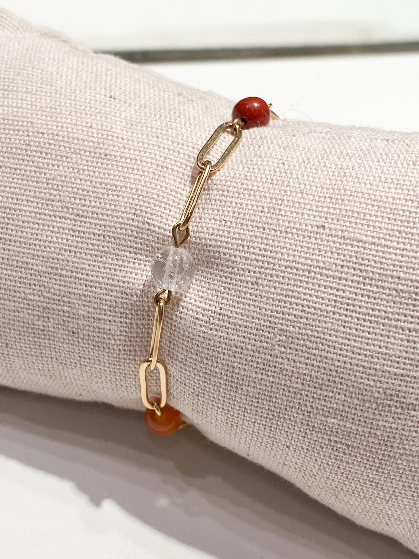 Bracelet Fertilité en Pierres Naturelles & Acier Doré – Pierre de Lune, Cornaline, Jaspe Rouge
