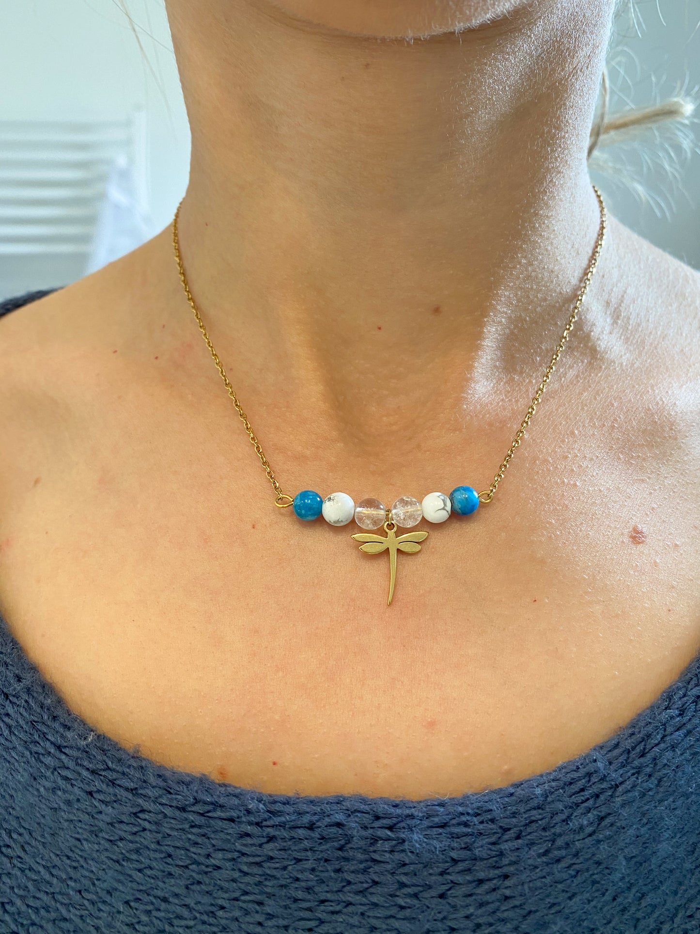 "Collier Minceur Apatite , Howlite Cristal de Roche : Élégance Naturelle pour un Bien-Être Assuré"