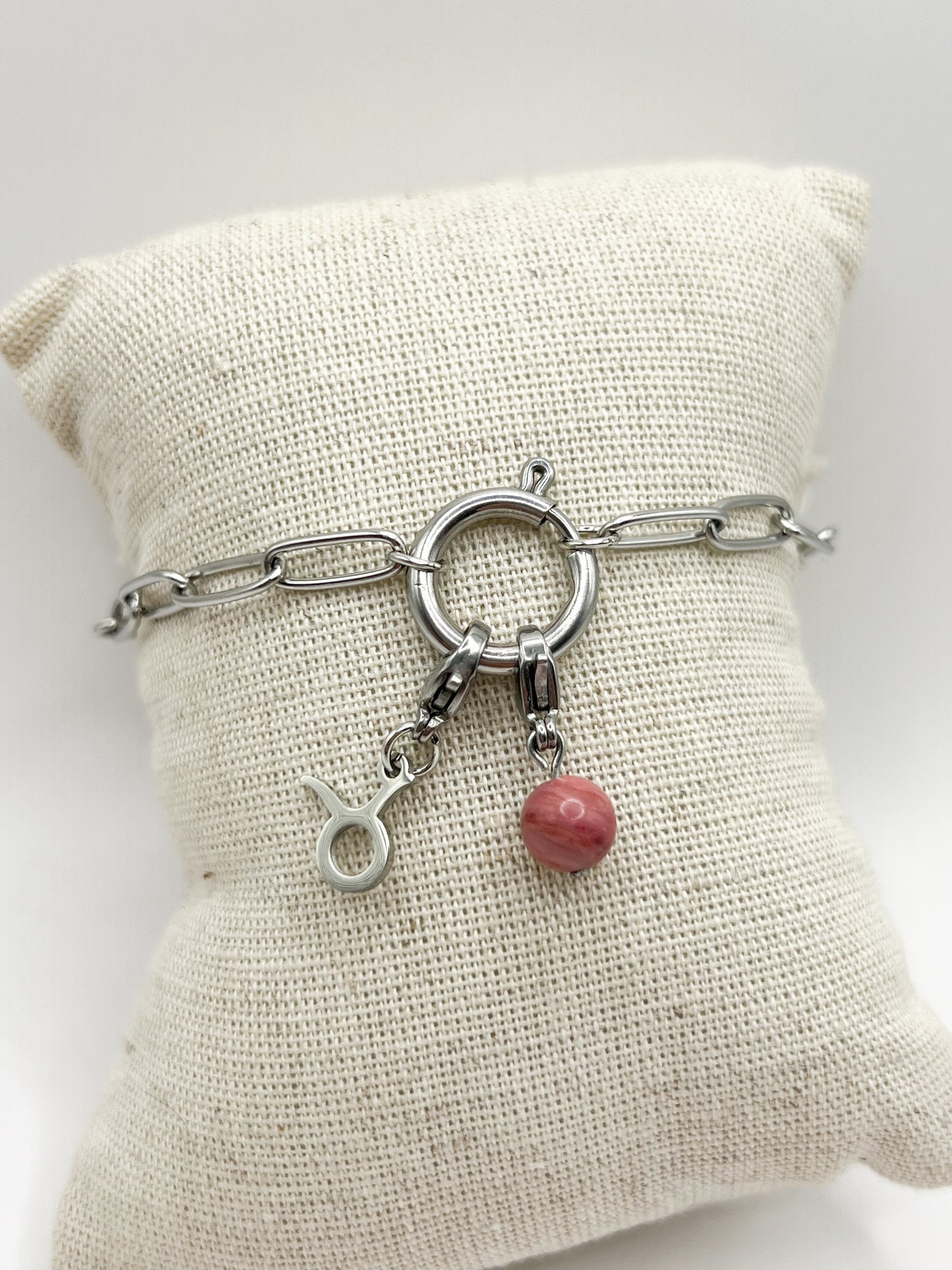 Bracelet Signe Taureau en Acier Argenté avec Perle Unique – Cadeau Idéal