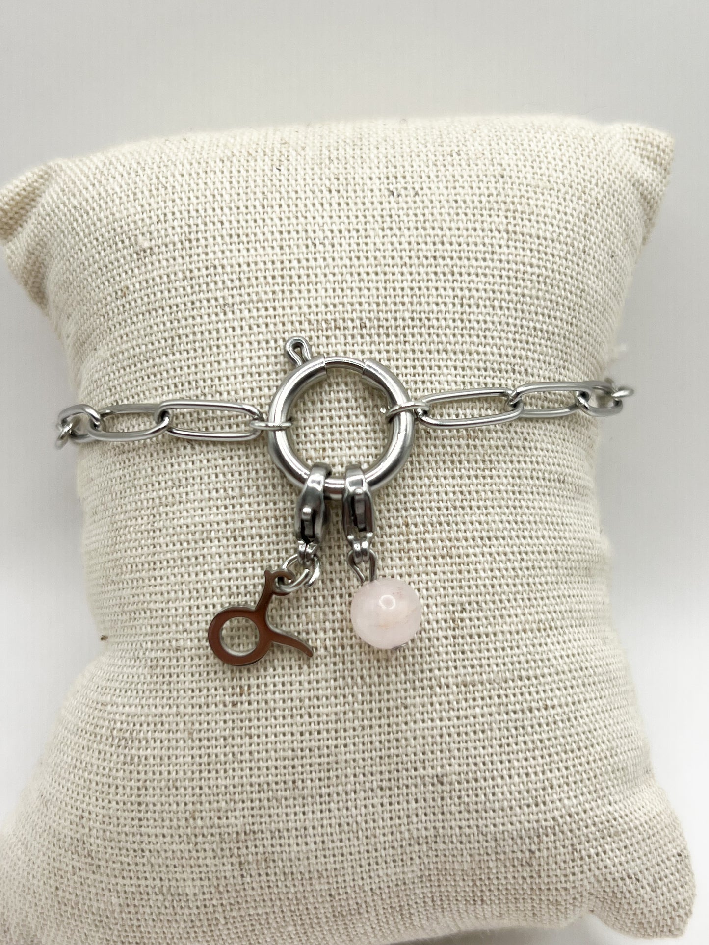 Bracelet Signe Taureau en Acier Argenté avec Perle Unique – Cadeau Idéal