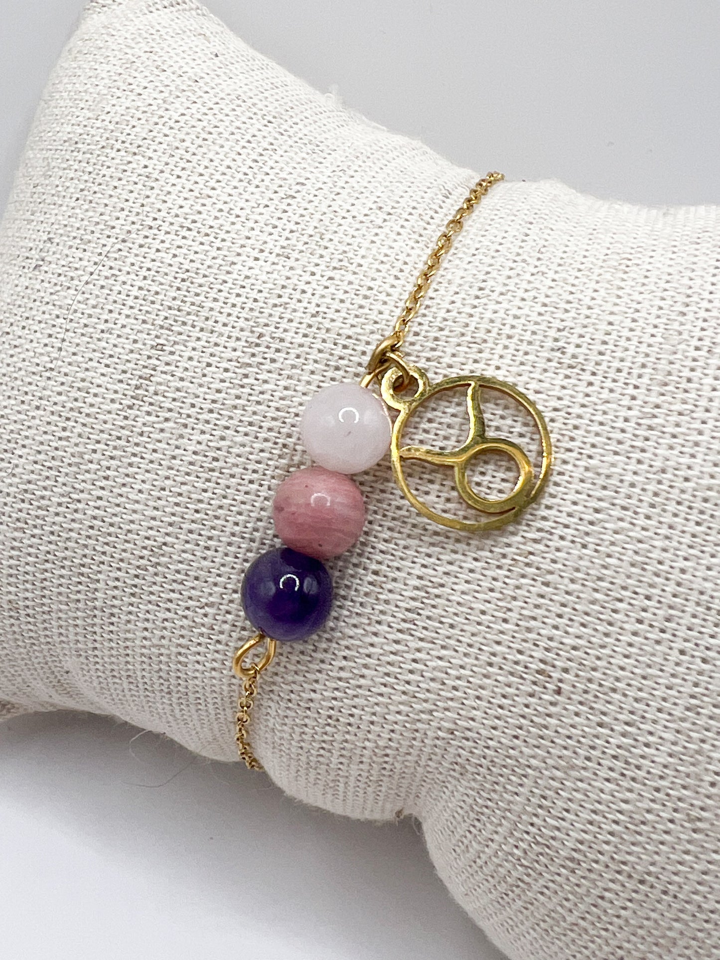 Bracelet Taureau en Acier Doré : Quartz Rose, Améthyste et Rhodonite pour l'Équilibre Émotionnel