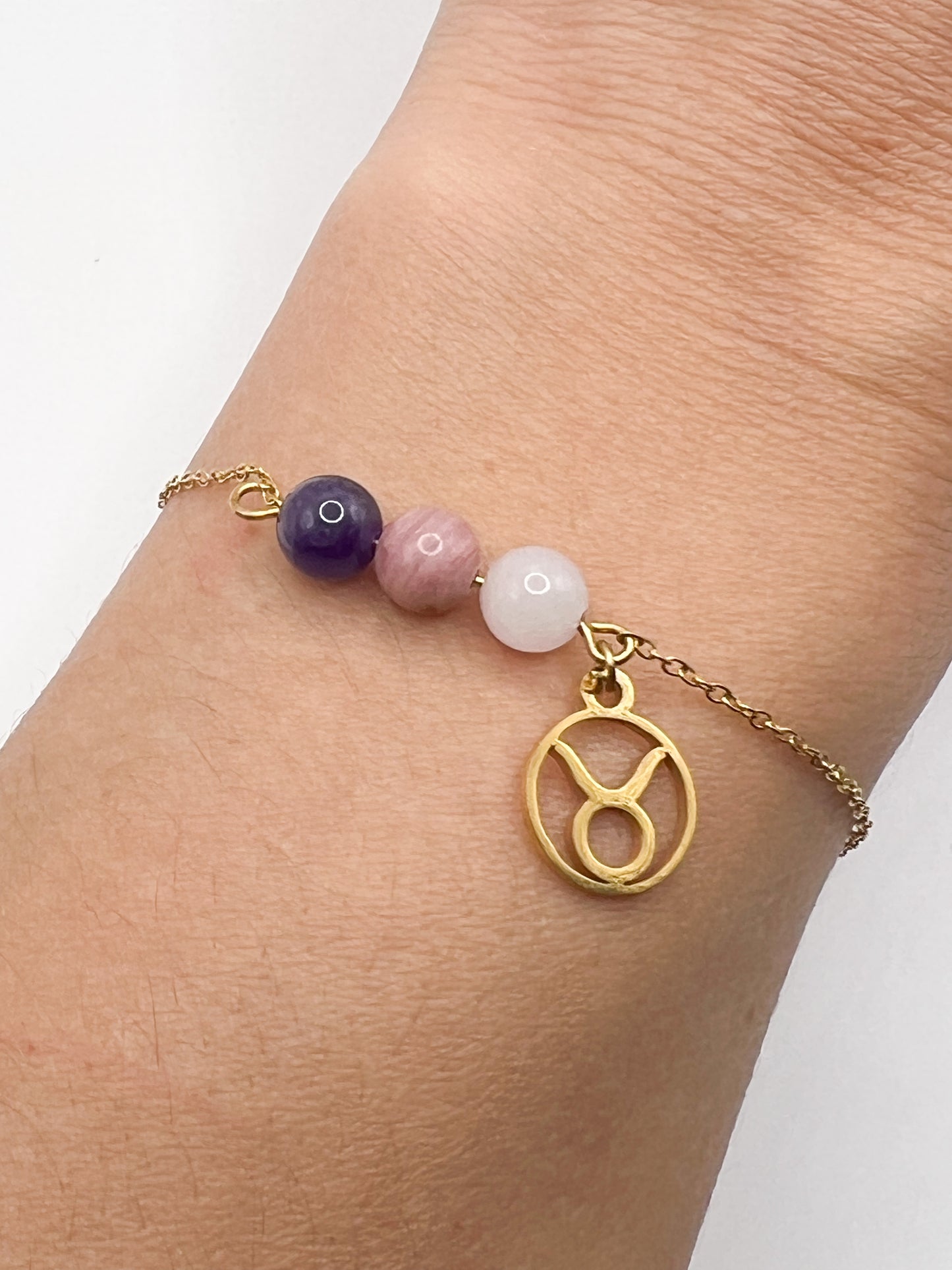 Bracelet Taureau en Acier Doré : Quartz Rose, Améthyste et Rhodonite pour l'Équilibre Émotionnel