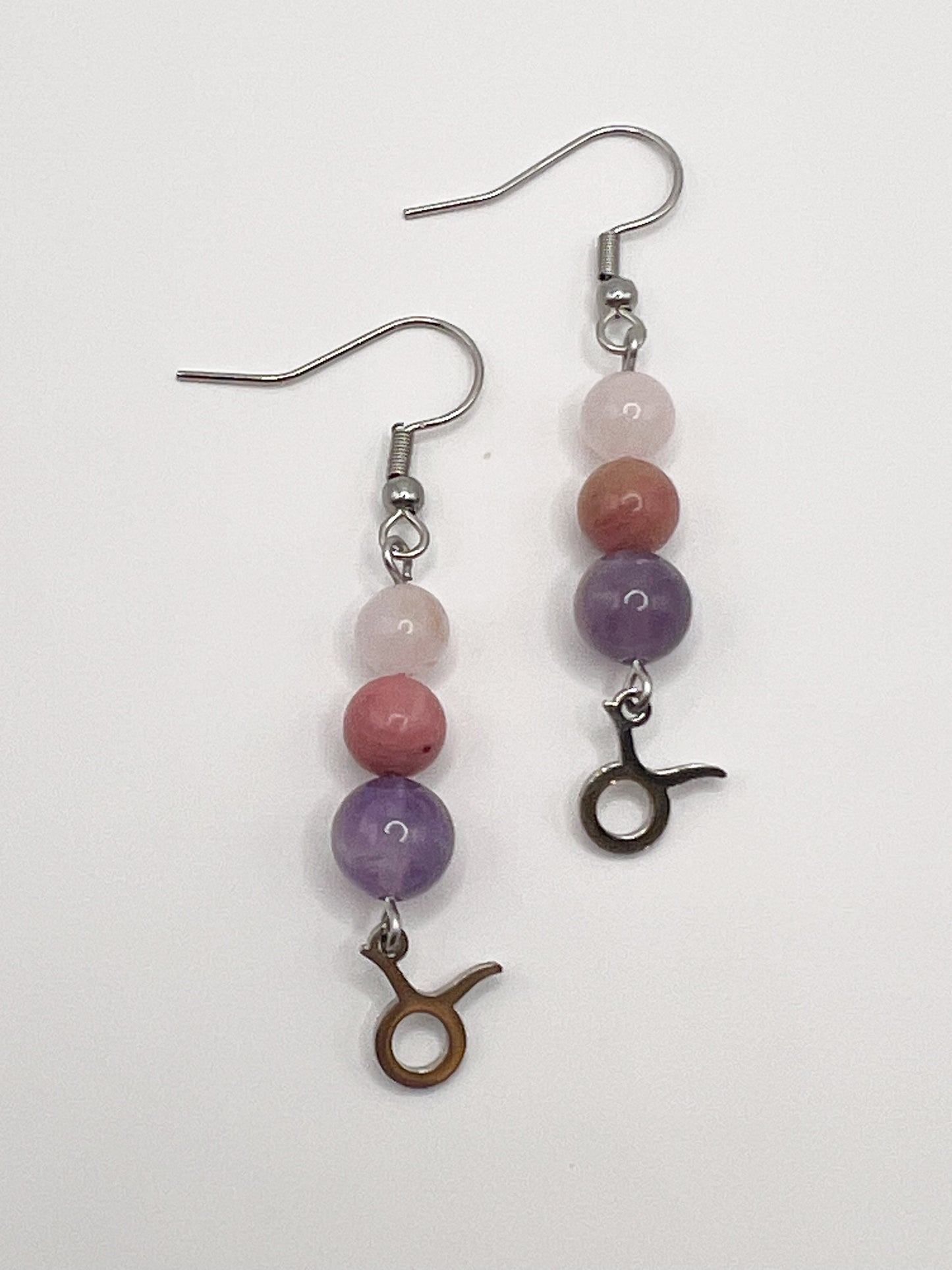 Boucles d’oreilles Astro Taureau en Acier Argenté et Pierre Naturelle – Bijou Zodiaque Femme