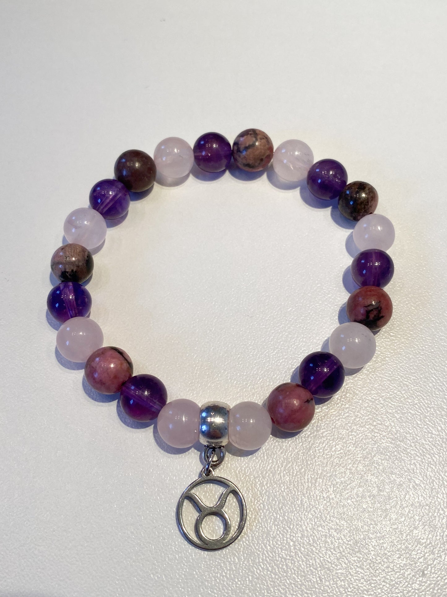 Bracelet Taureau en pierres naturelles – Quartz Rose, Améthyste, Rhodonite | Équilibre & Harmonie pour signe Taureau