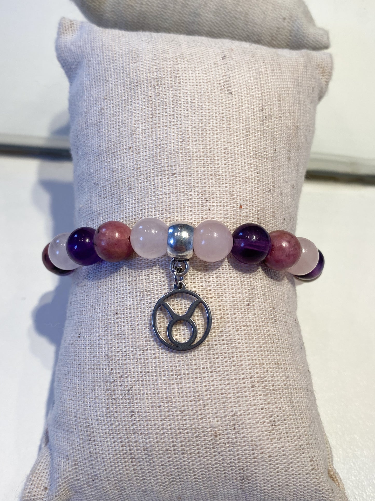 Bracelet Taureau en pierres naturelles – Quartz Rose, Améthyste, Rhodonite | Équilibre & Harmonie pour signe Taureau