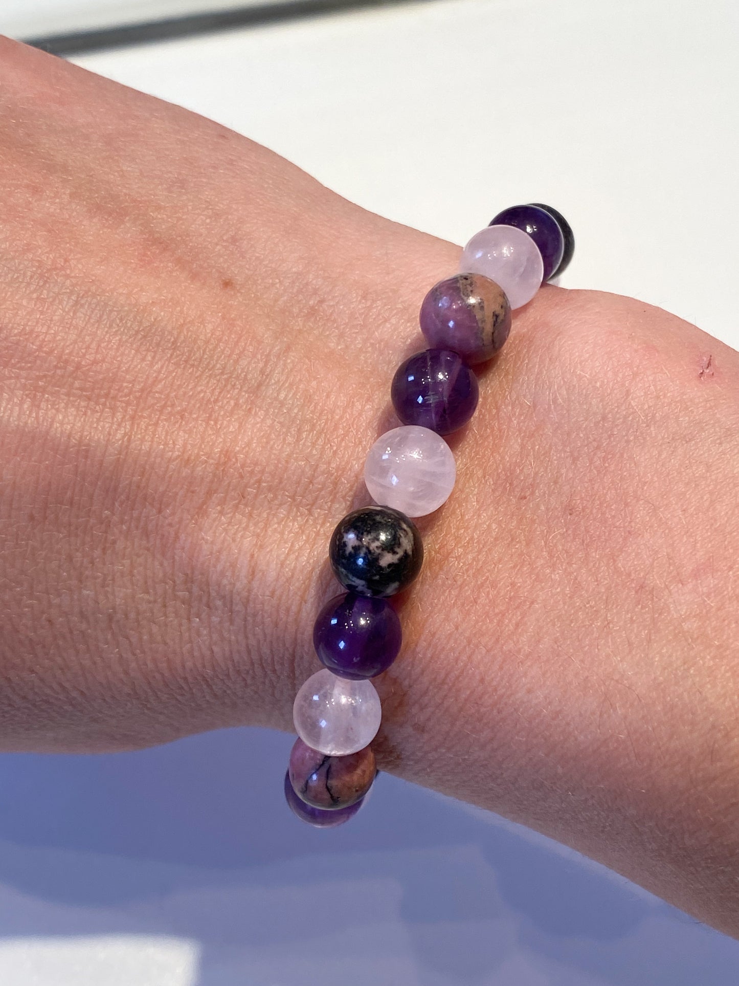 Bracelet Taureau en pierres naturelles – Quartz Rose, Améthyste, Rhodonite | Équilibre & Harmonie pour signe Taureau