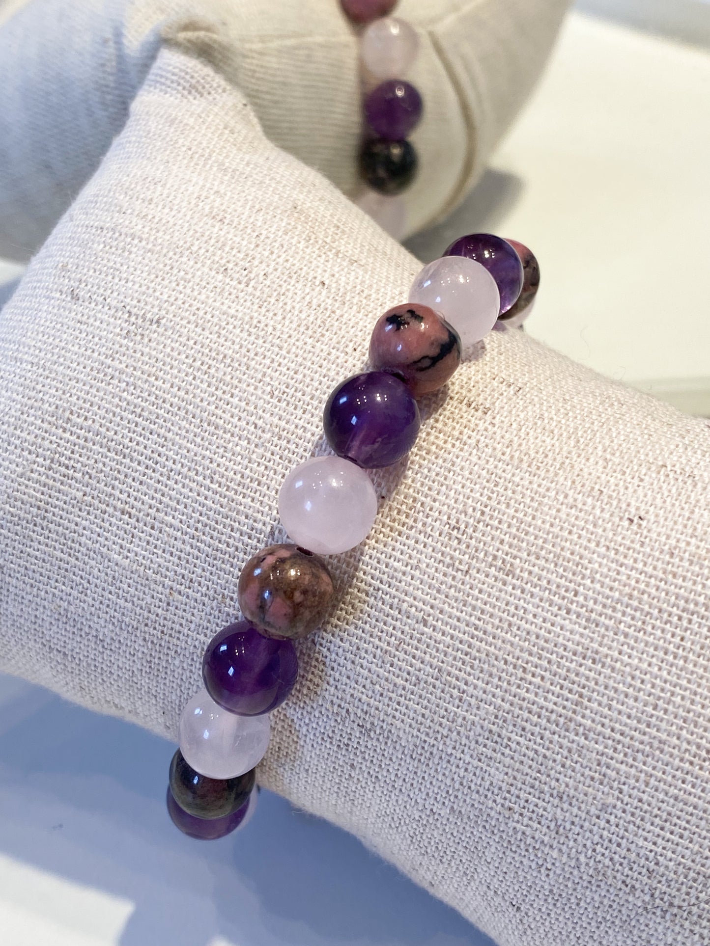 Bracelet Taureau en pierres naturelles – Quartz Rose, Améthyste, Rhodonite | Équilibre & Harmonie pour signe Taureau