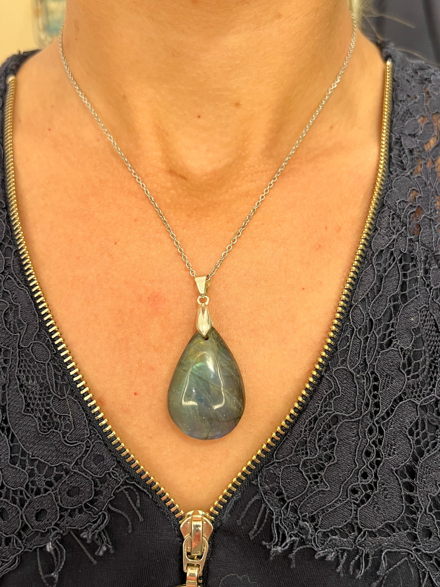 Collier Labradorite Naturelle & Acier Argenté – Protection, Intuition et Élégance