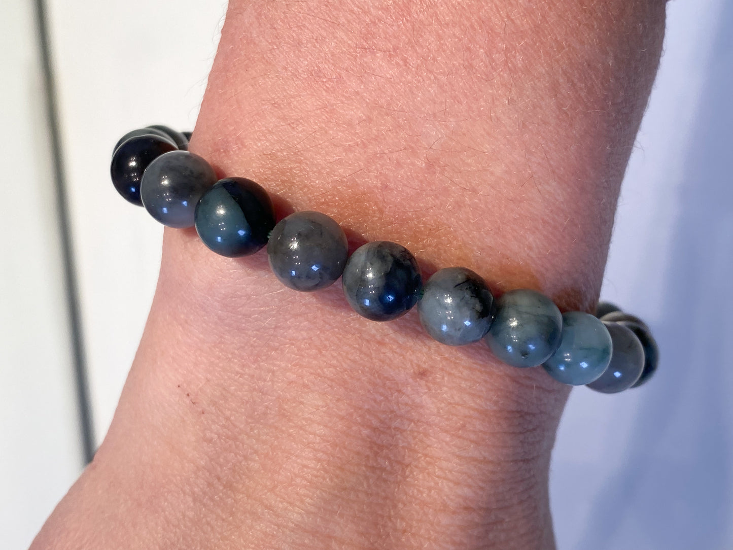 Bracelet en Émeraude 8 mm : Élégance Naturelle à Votre Poignet"