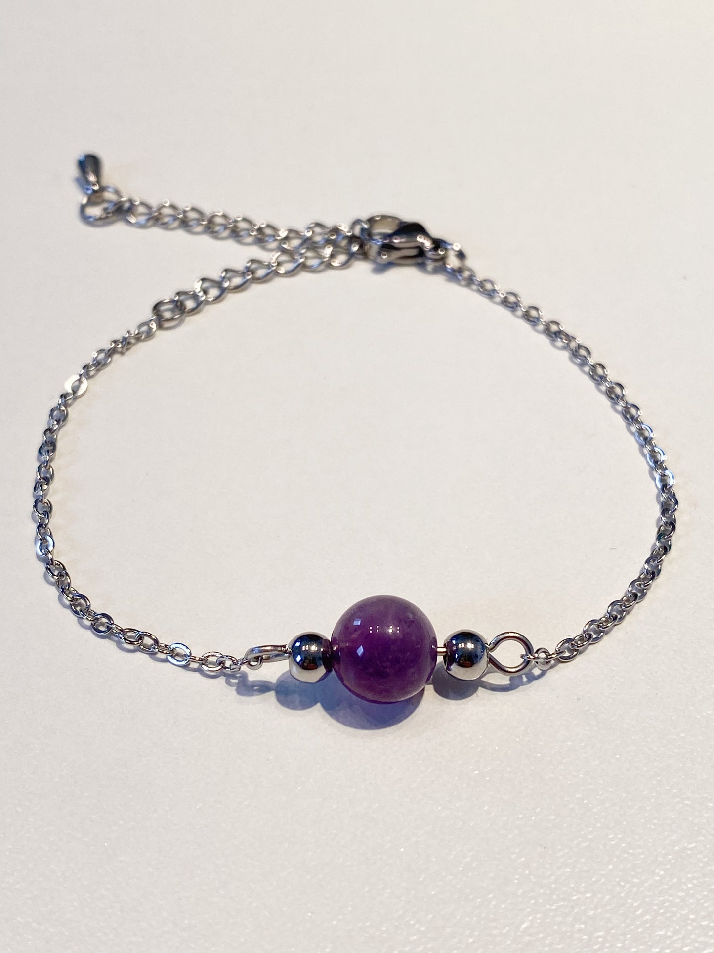 Bracelet Améthyste en Acier Inoxydable Argenté : Touche de Luxe Abordable