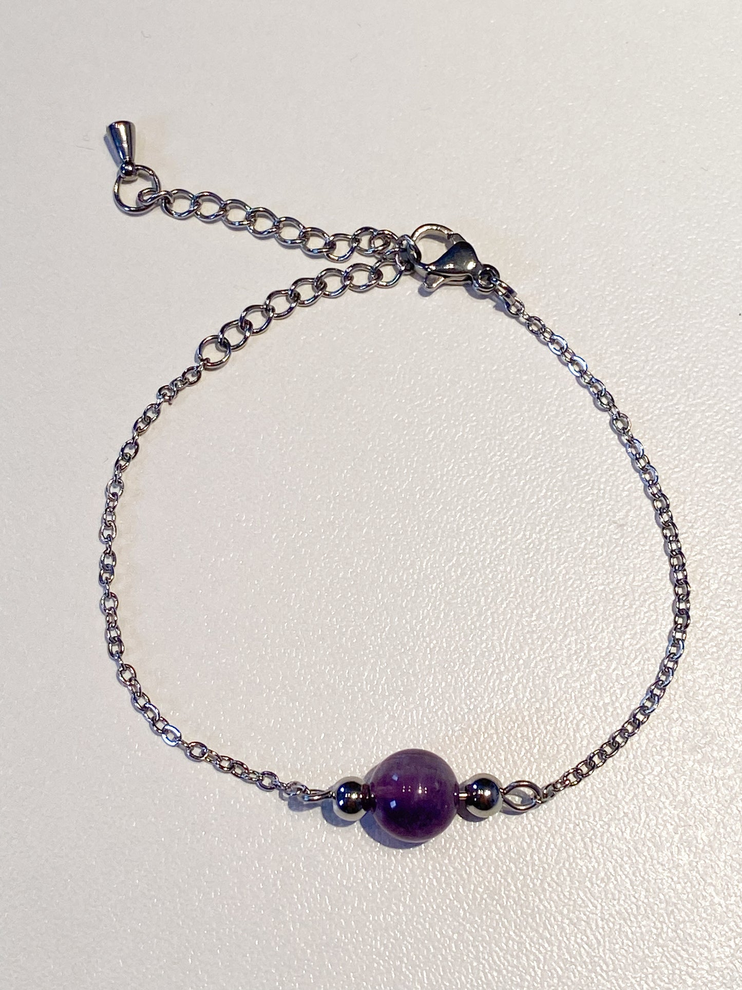Bracelet Améthyste en Acier Inoxydable Argenté : Touche de Luxe Abordable