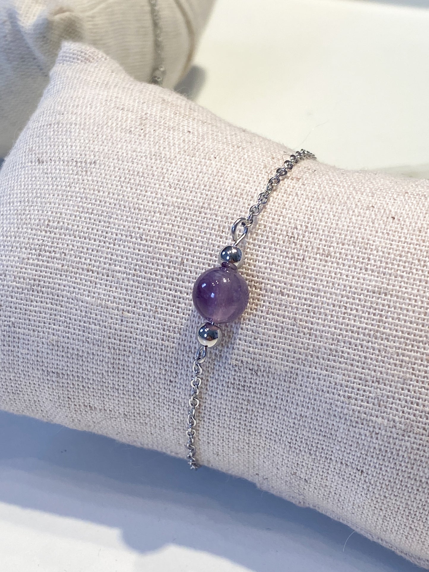 Bracelet Améthyste en Acier Inoxydable Argenté : Touche de Luxe Abordable