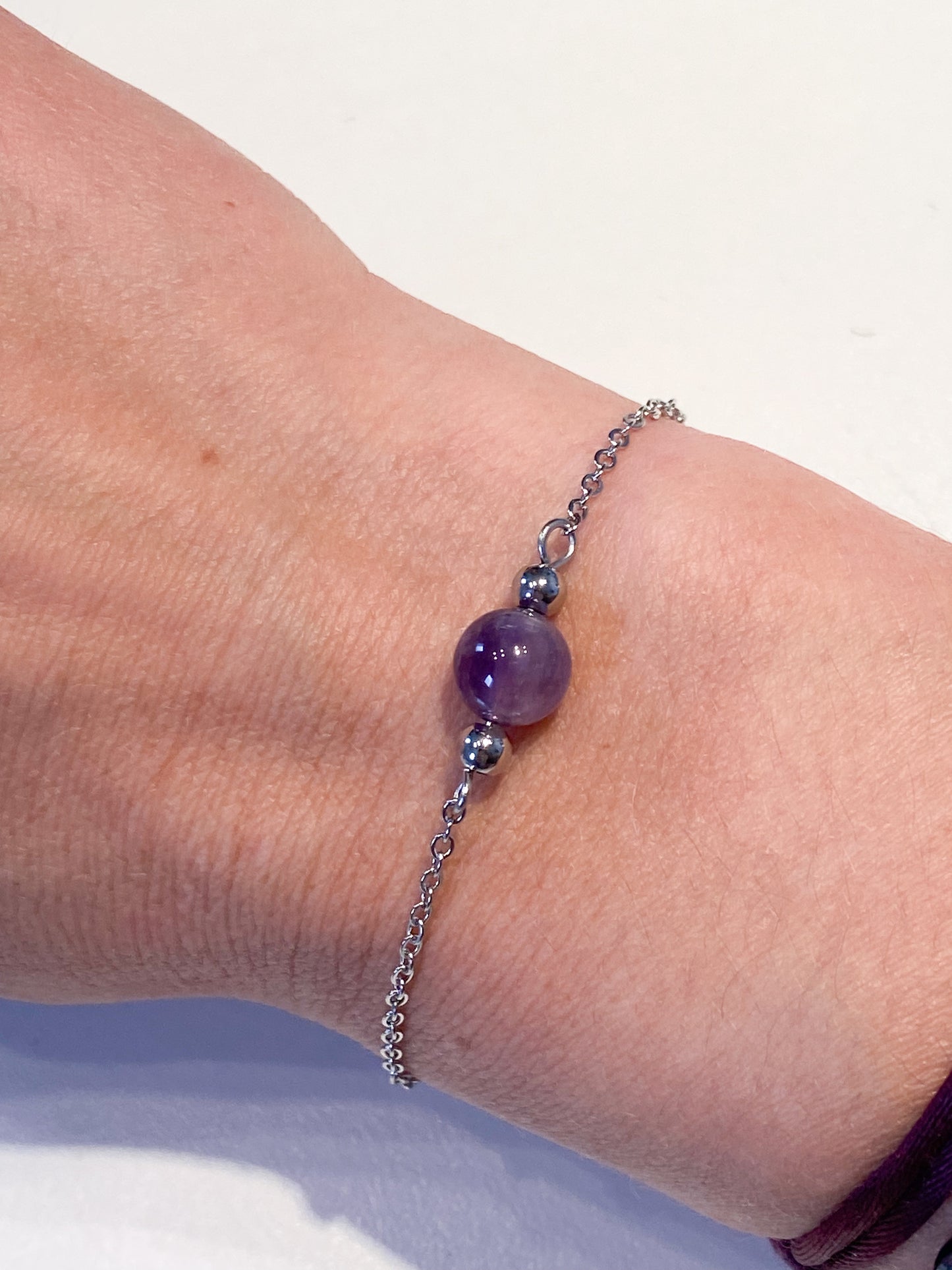 Bracelet Améthyste en Acier Inoxydable Argenté : Touche de Luxe Abordable