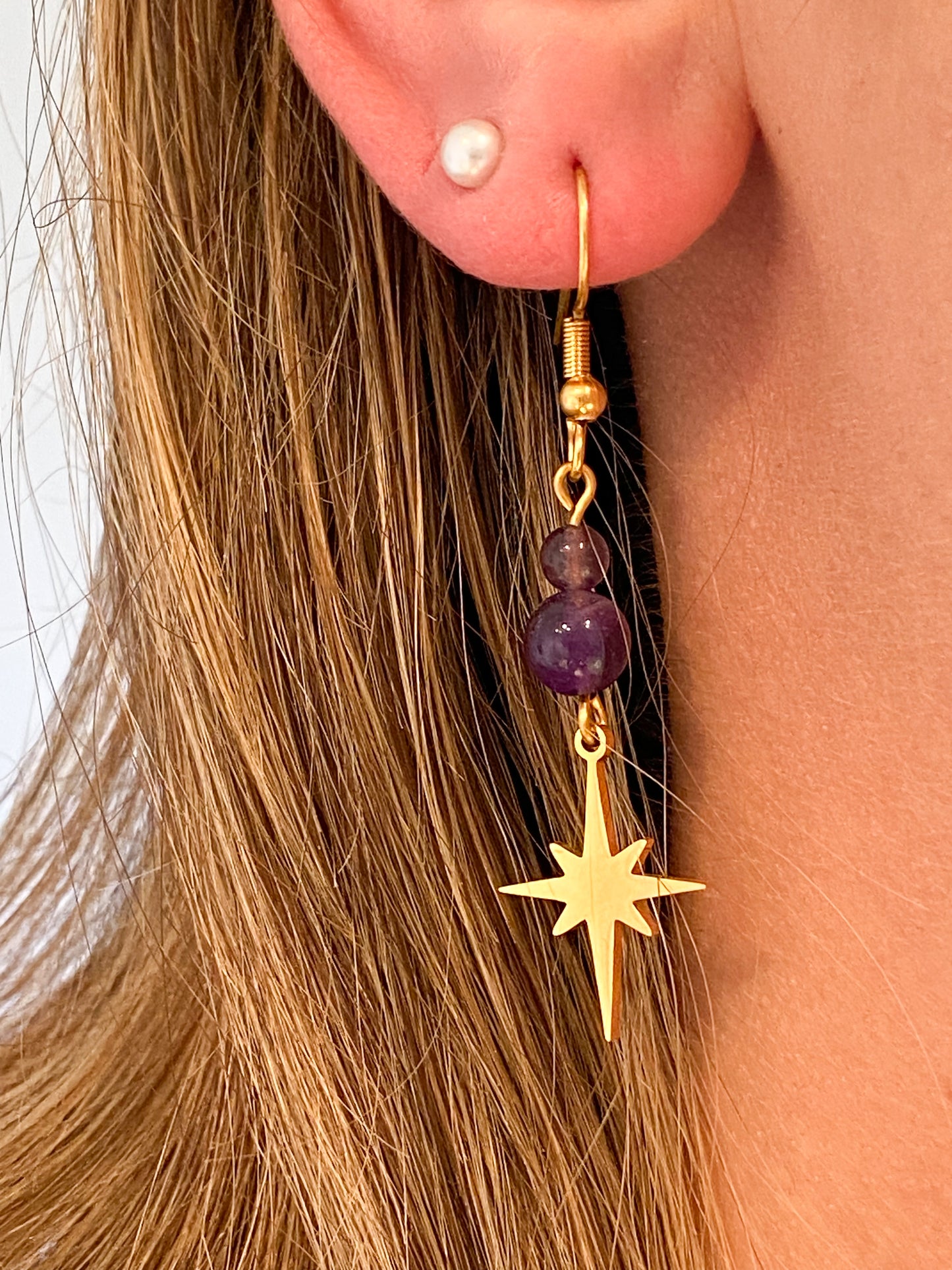 Boucles d'Oreilles Étoile en Améthyste et Acier Inoxydable Doré – Bijoux Brillants et Raffinés