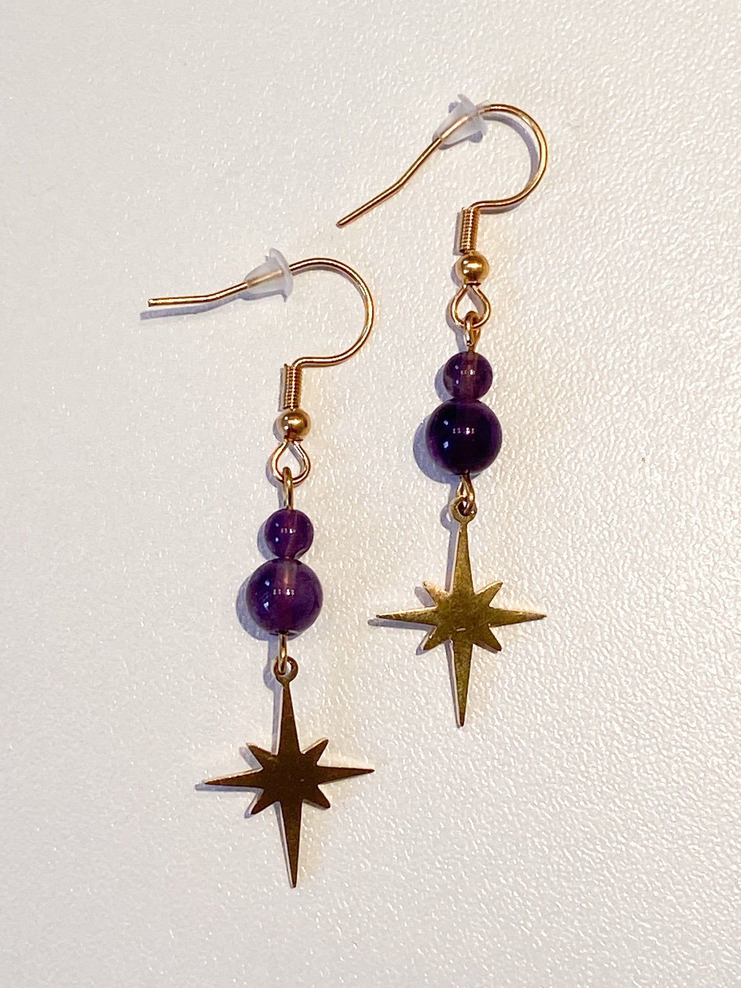 Boucles d'Oreilles Étoile en Améthyste et Acier Inoxydable Doré – Bijoux Brillants et Raffinés