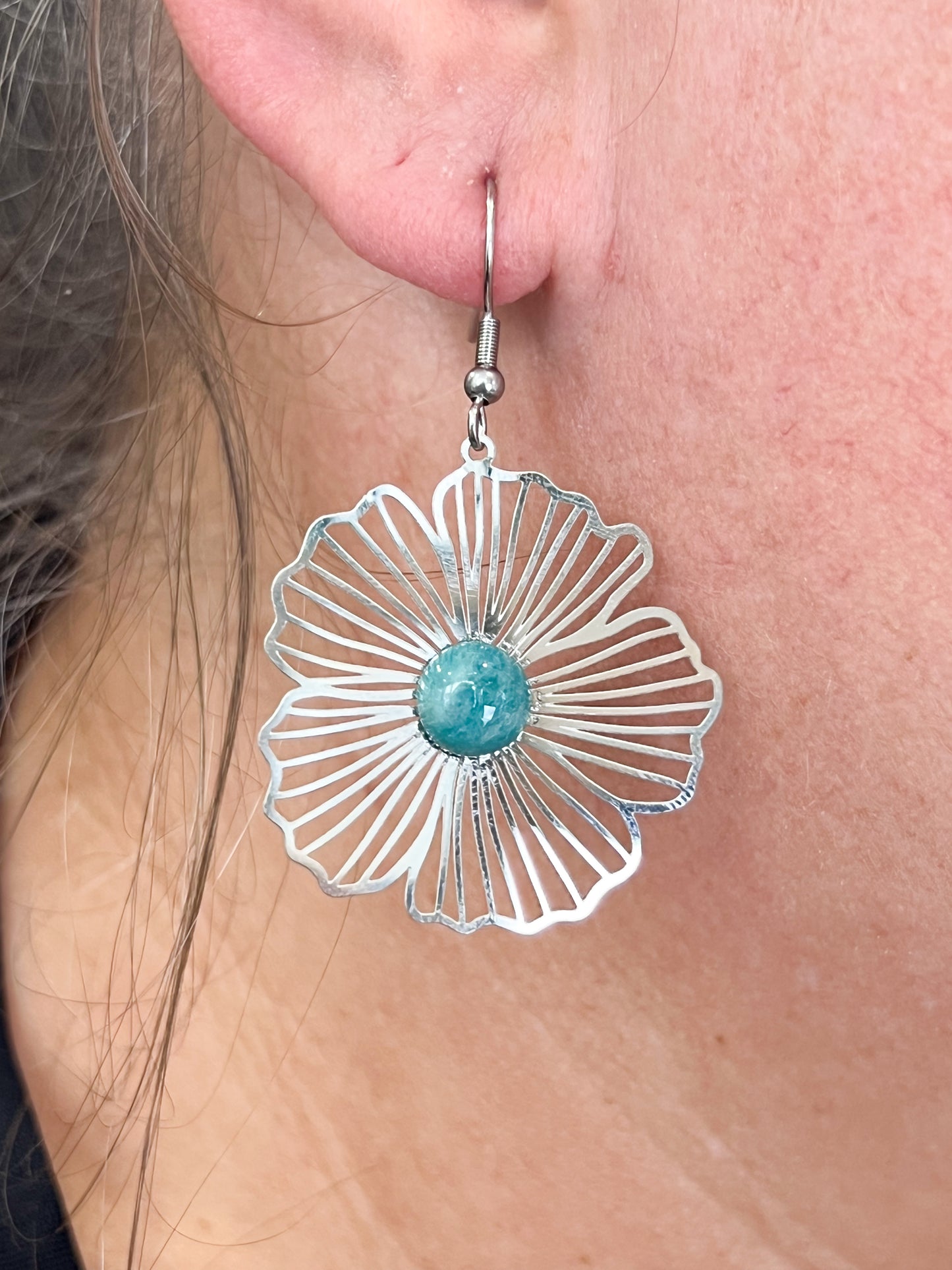 Boucles d’Oreilles Fleur Amazonite – Acier Argenté & Énergie Positive