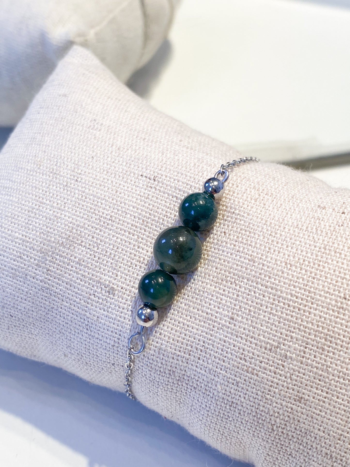 Bracelet Chic en Acier Argenté et 3 Perles d'Agate Mousse – Style et Bien-être