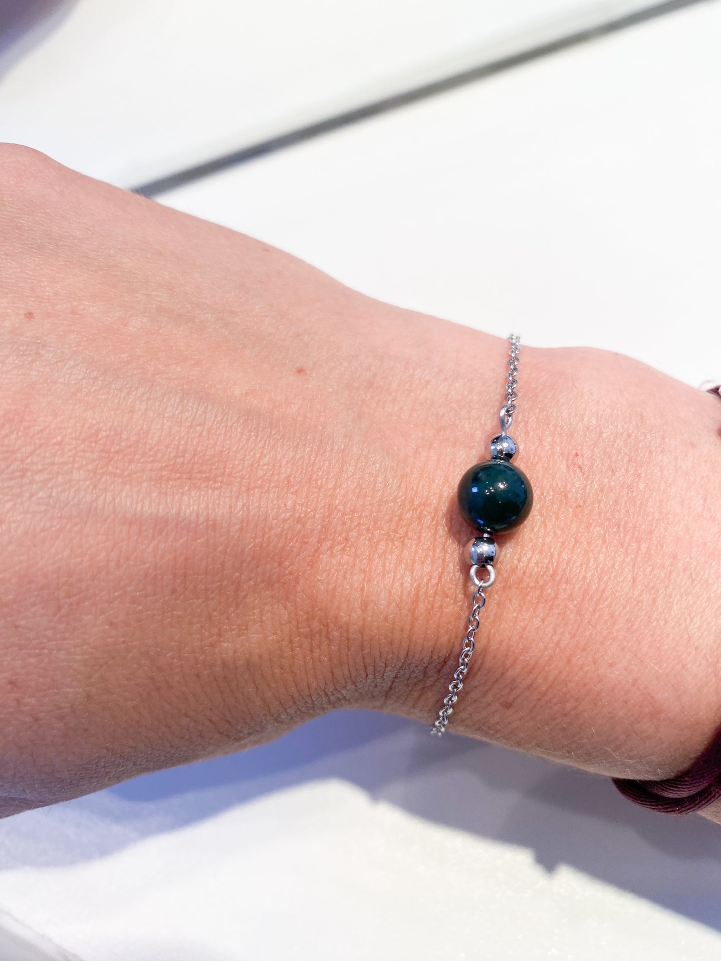 Bracelet en Acier Inoxydable Argenté avec Perle d'Agate Mousse – Élégance et Bien-être