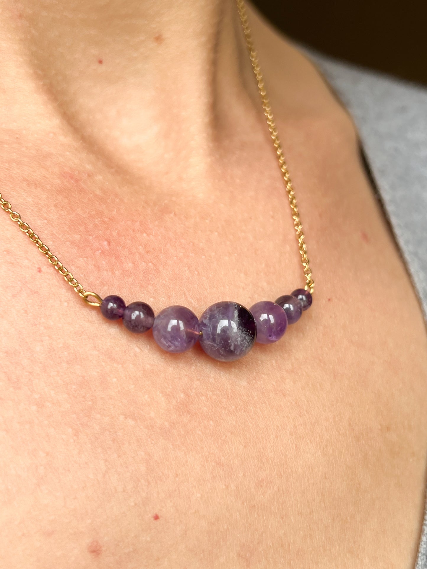 Collier Améthyste Doré – Pierre Naturelle de Sérénité, Protection & Harmonie Intérieure
